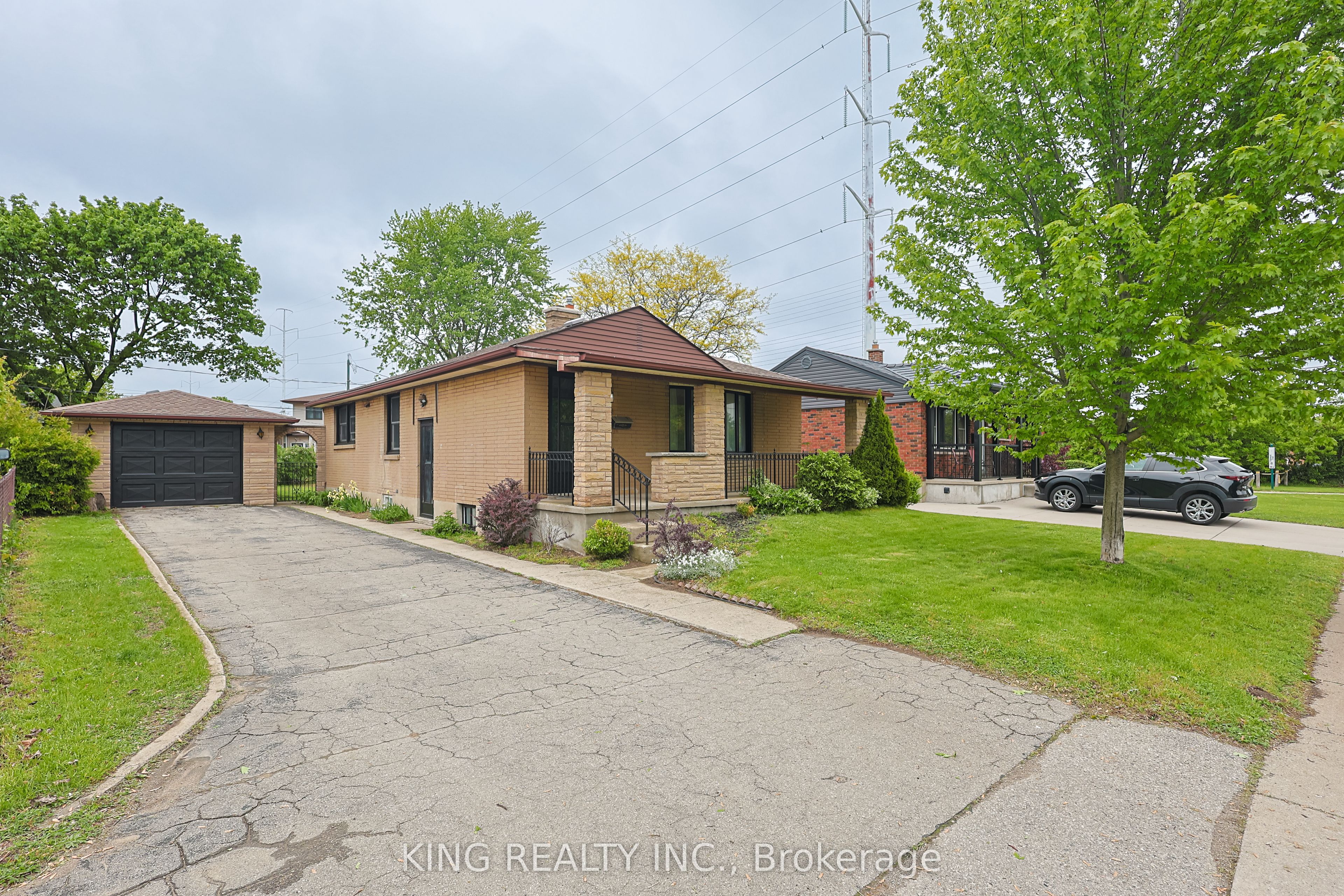 54 Tweedsmuir Avenue, London East, On N5w 1k7