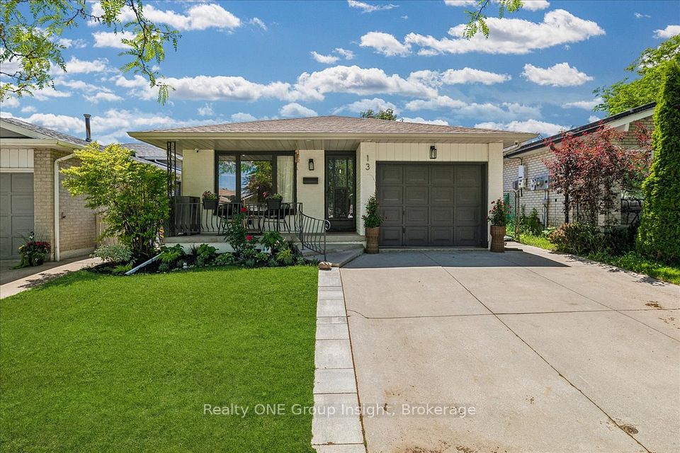 13 Salina Place, Hamilton, On L8g 4l4