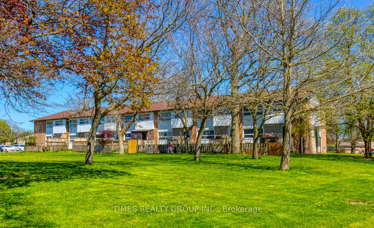 11 Manitou Crescent W #10, Loyalist, On K7n 1b7