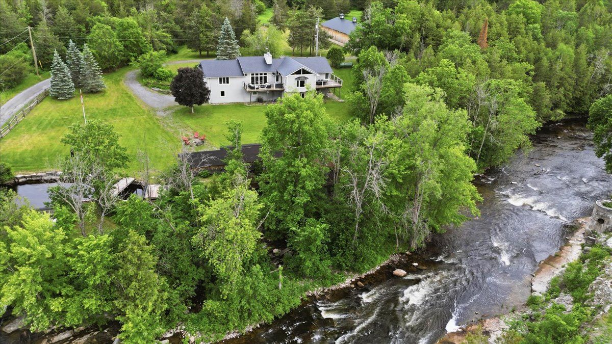 898 County 12 Road, Greater Napanee, On K0k 2w0