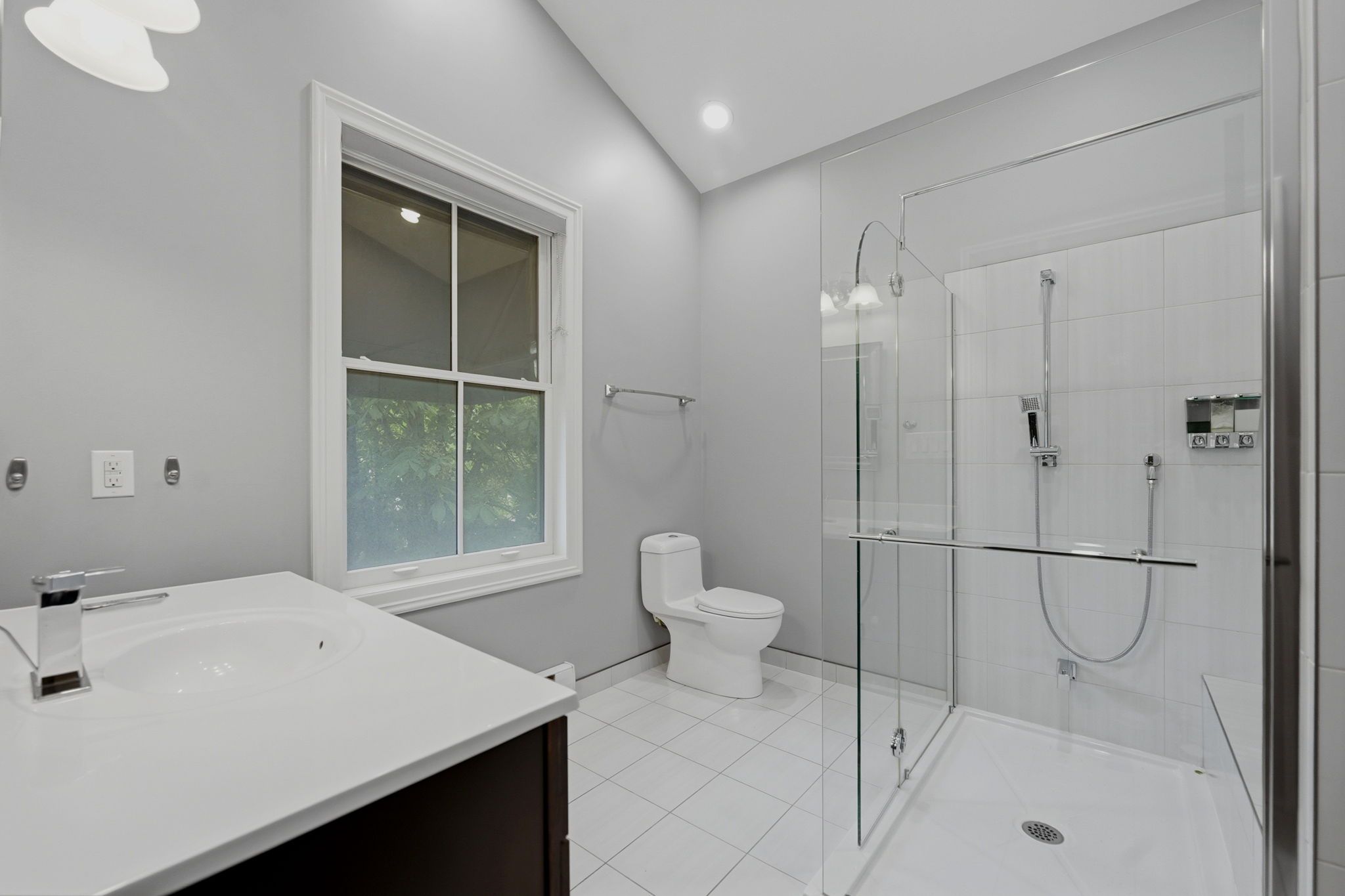 10 Queen Street 2, Niagara-On-The-Lake, On L0s 1j0