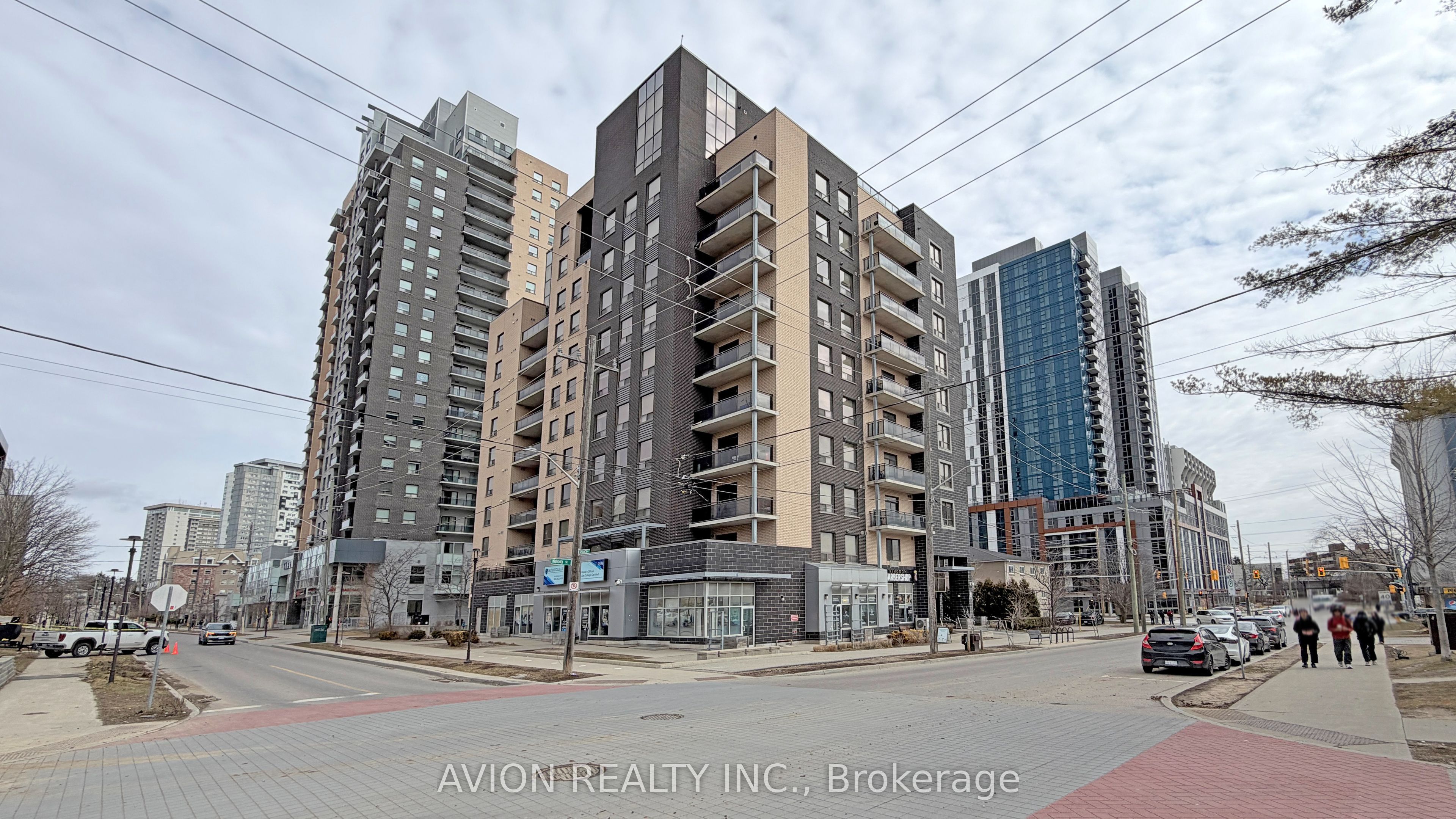 8 Hickory Street W 806, Waterloo, On N2l 3h6