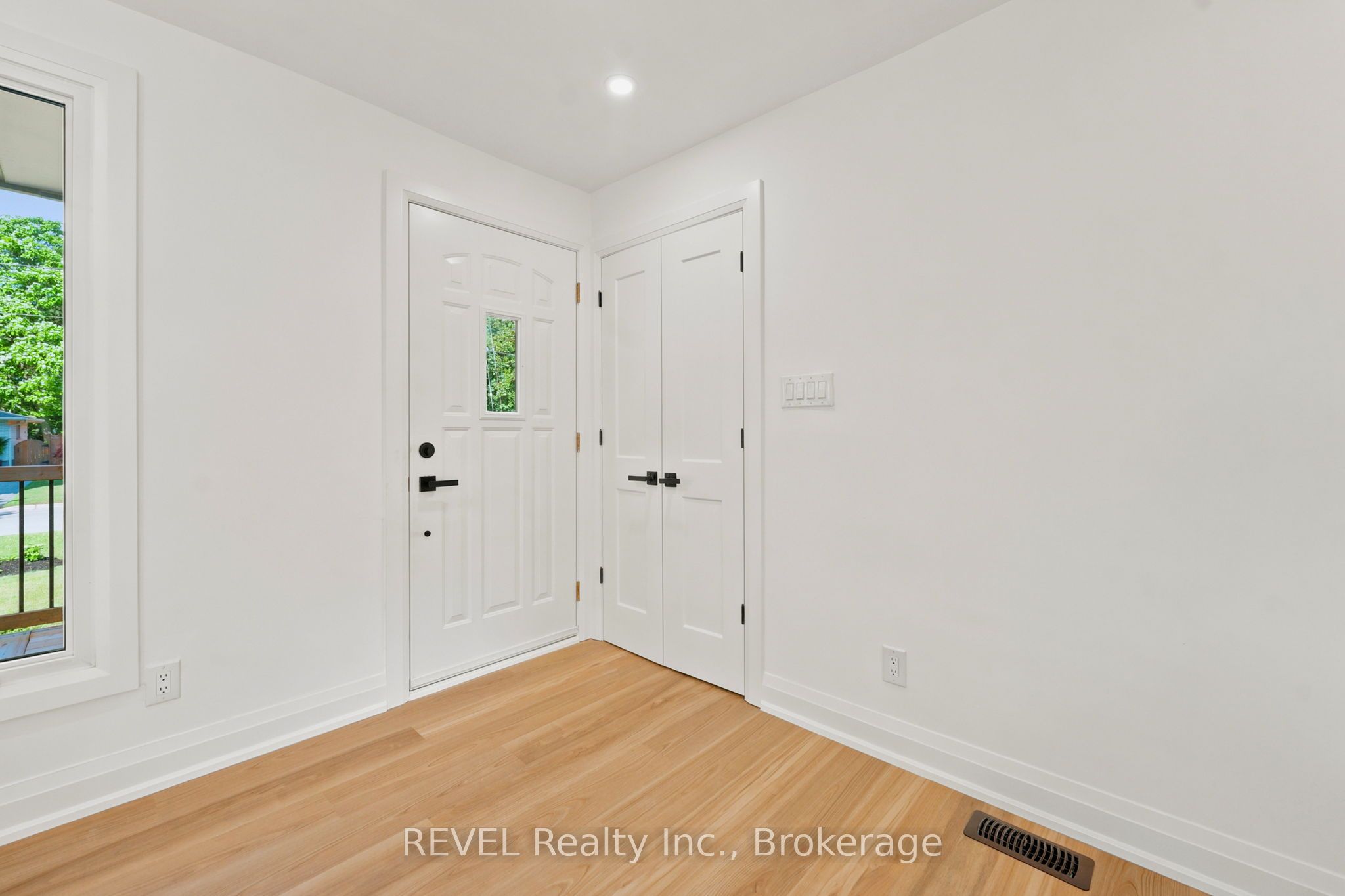 72 Prince Charles Drive, St. Catharines, On L2n 3z1
