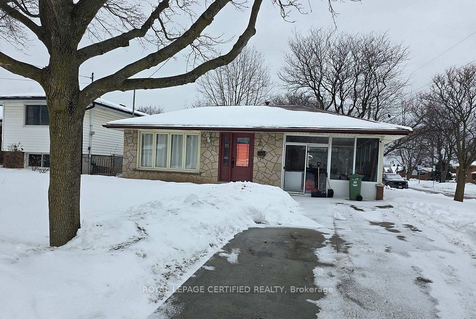 2 Rideau Crescent, Hamilton, On L8t 2s9
