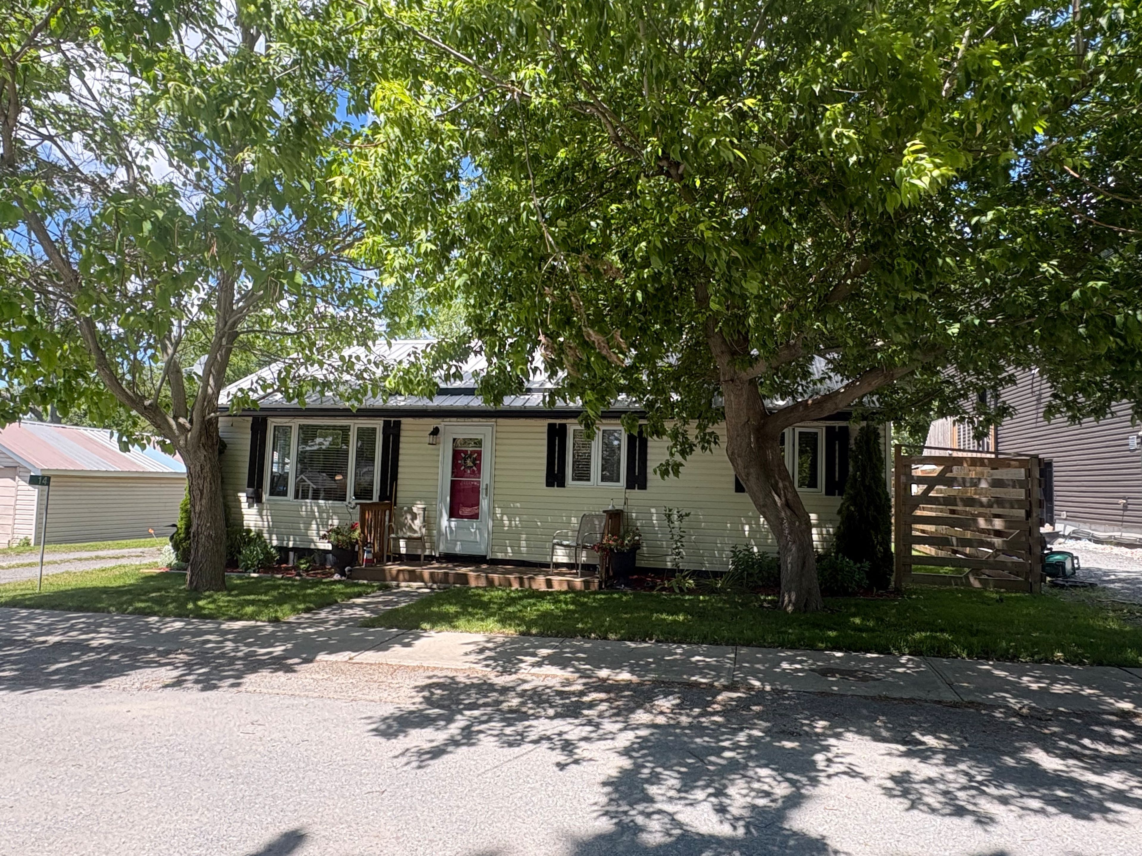 14 Bay Avenue, Prince Edward County, On K0k 1t0