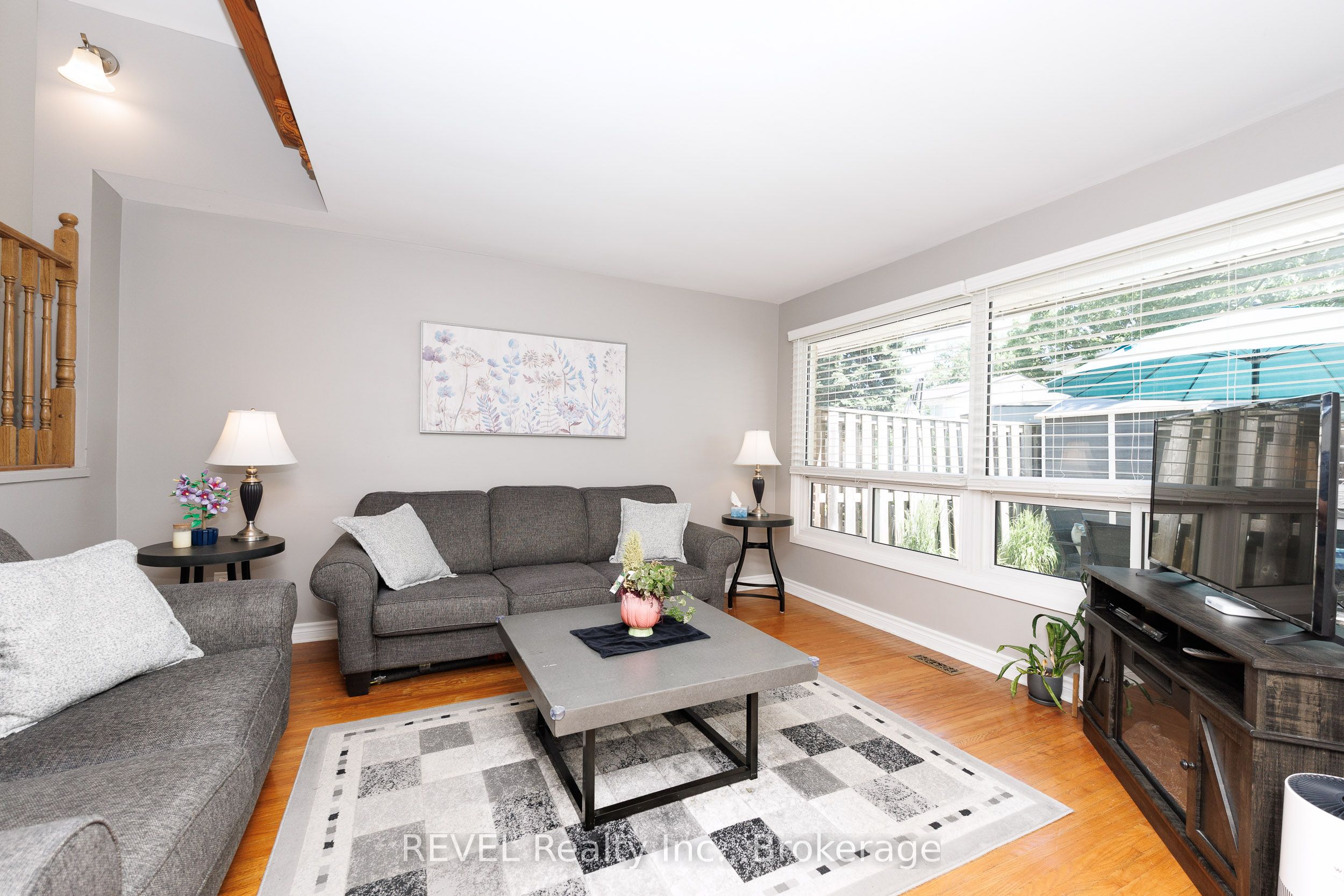 5 Woodlawn Court 104, Grimsby, On L3m 3t4