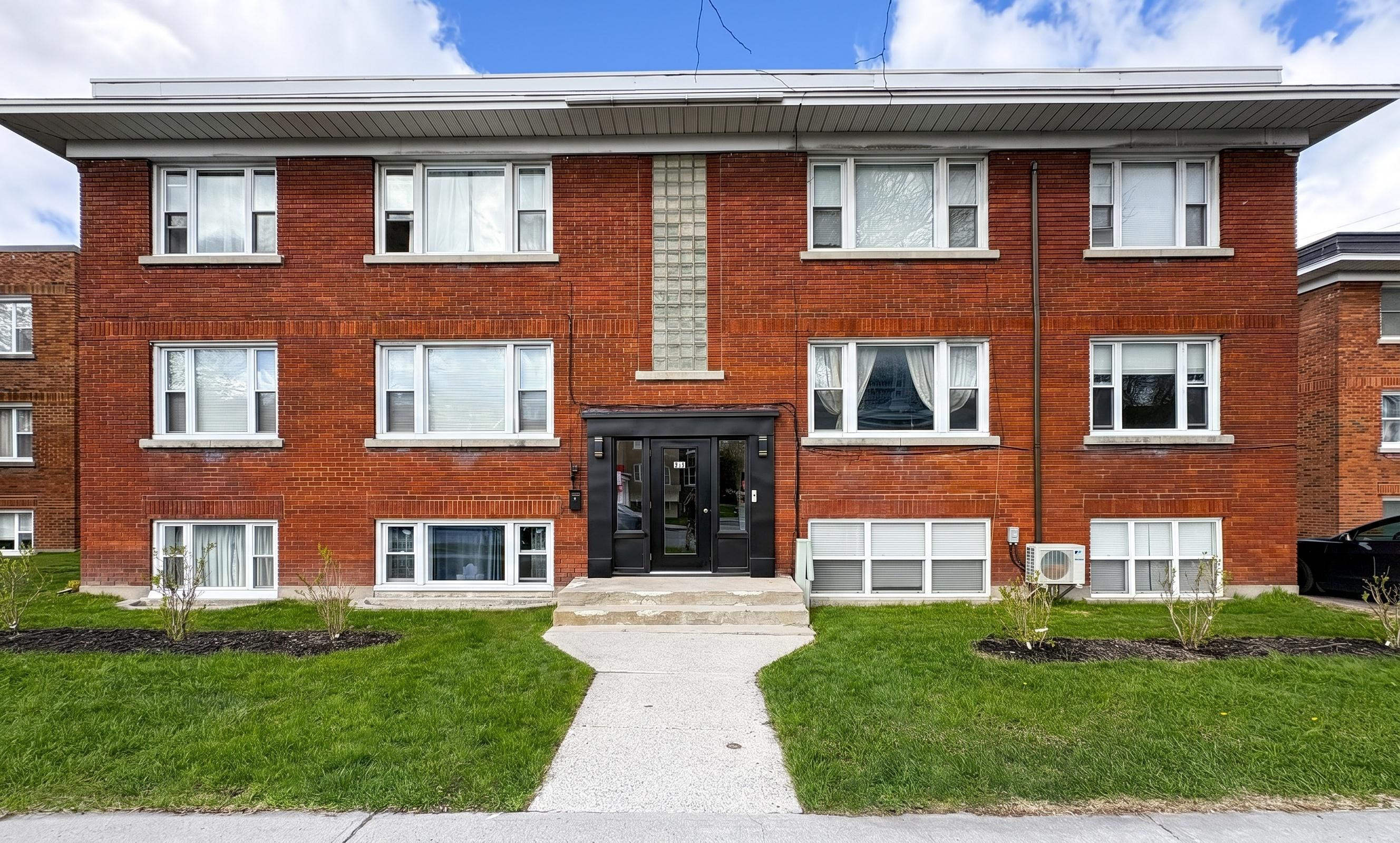 824 Kirkwood Avenue, Carlington - Central Park, On K1z 5y2