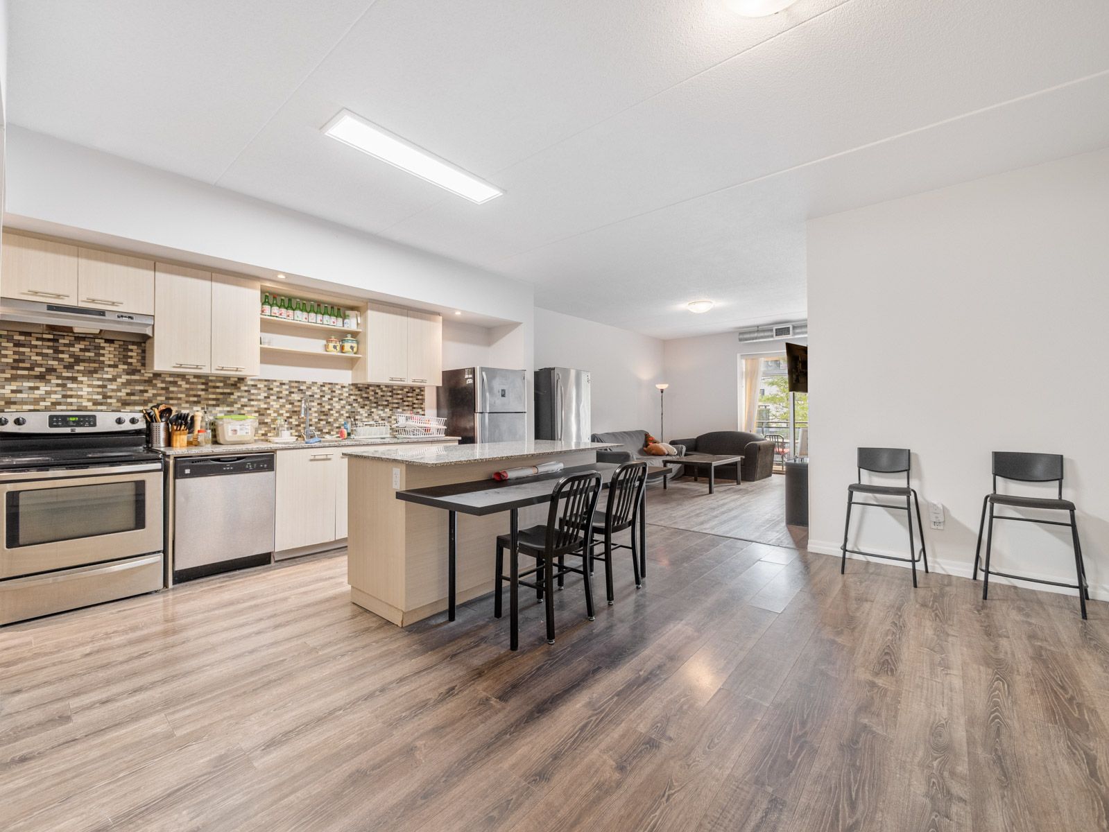 8 Hickory Street W 203, Waterloo, On N2l 3h6