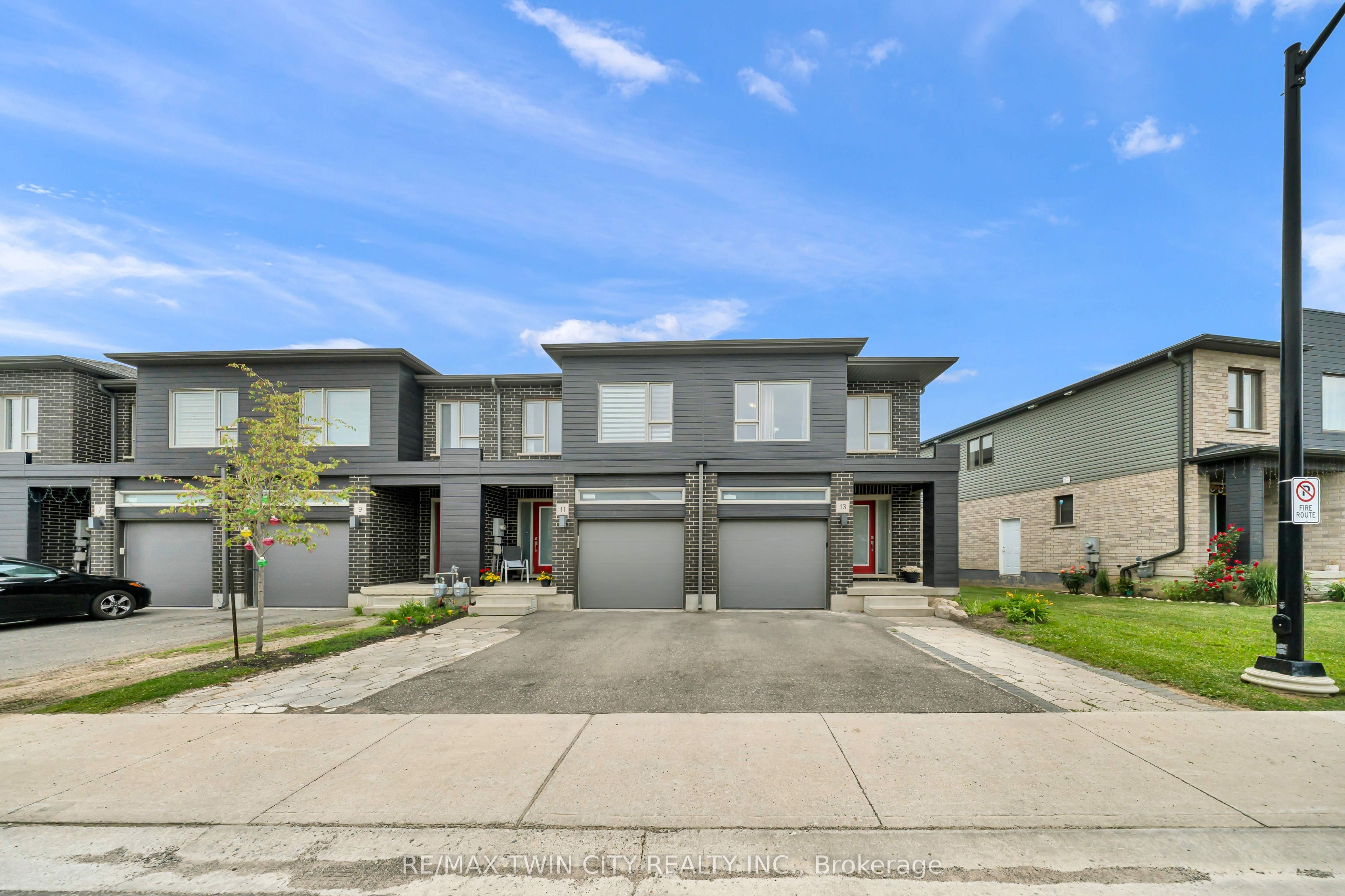 13 Pony Way, Kitchener, On N2r 0r8