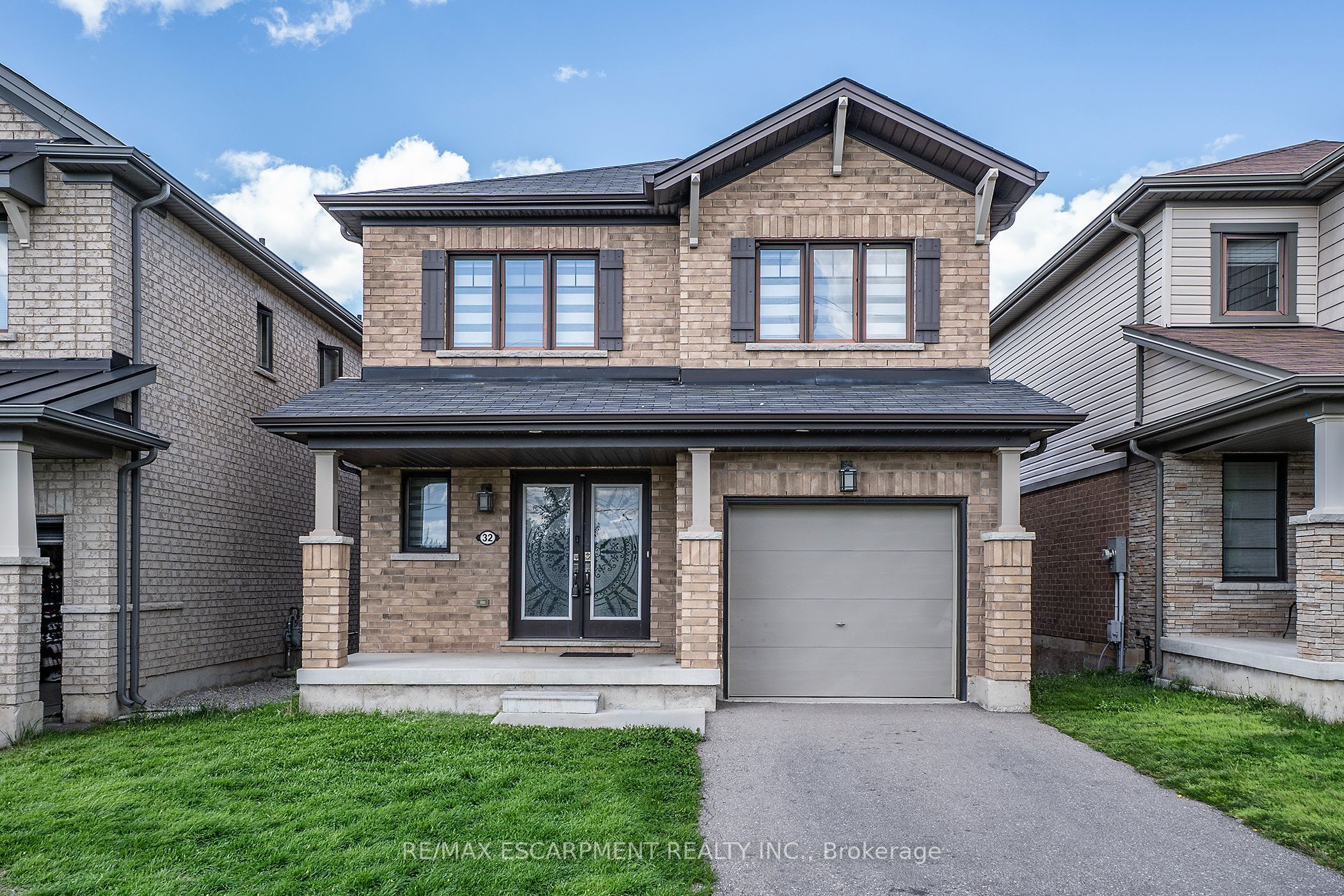 32 Hedges Crescent, Hamilton, On L8j 1x5