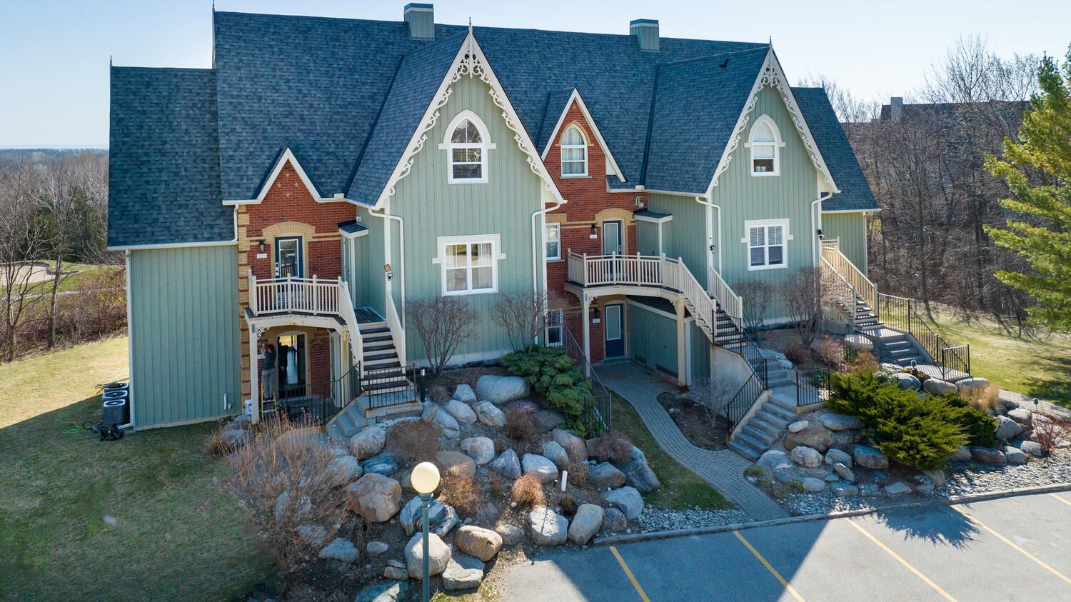 170 Snowbridge Way 223, Blue Mountains, On L9y 0v2