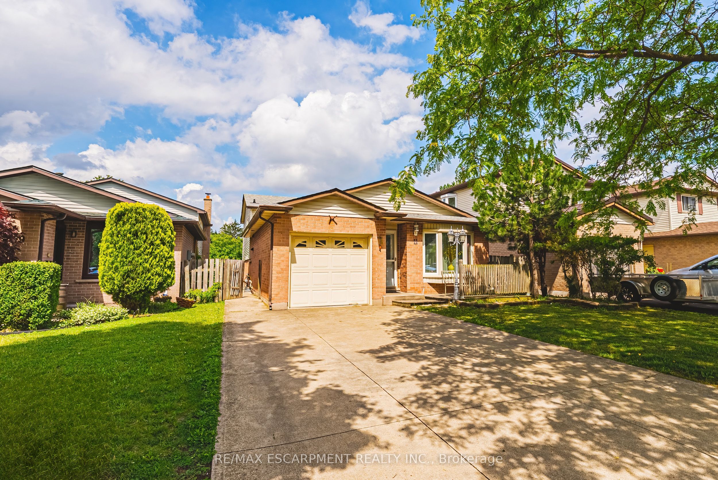 11 Drakes Drive, Hamilton, On L8e 4g4