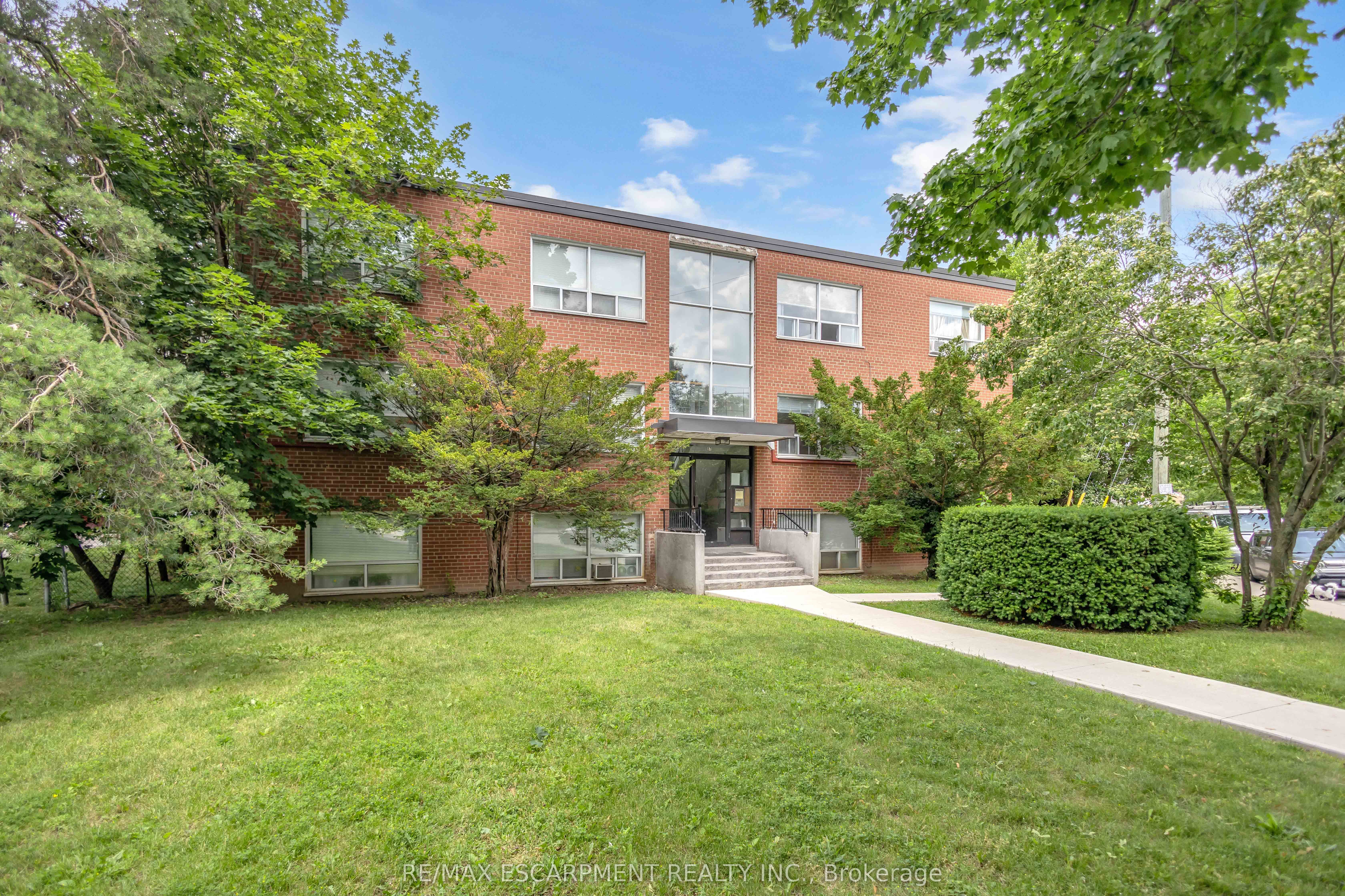 57 Mericourt Road 302, Hamilton, On L8s 2n5