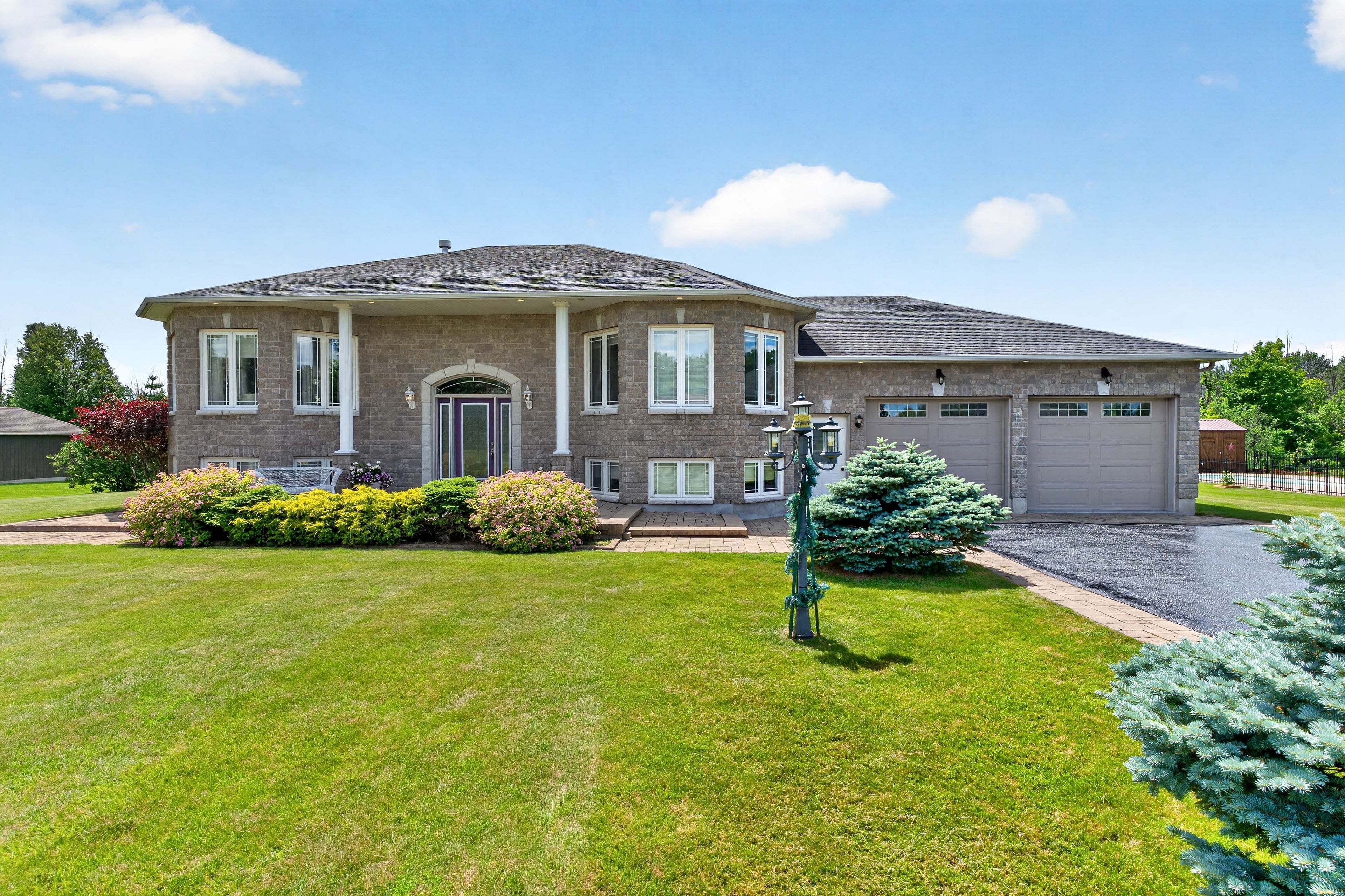 14 Apple Blossom Drive, Augusta, On K6v 5t1