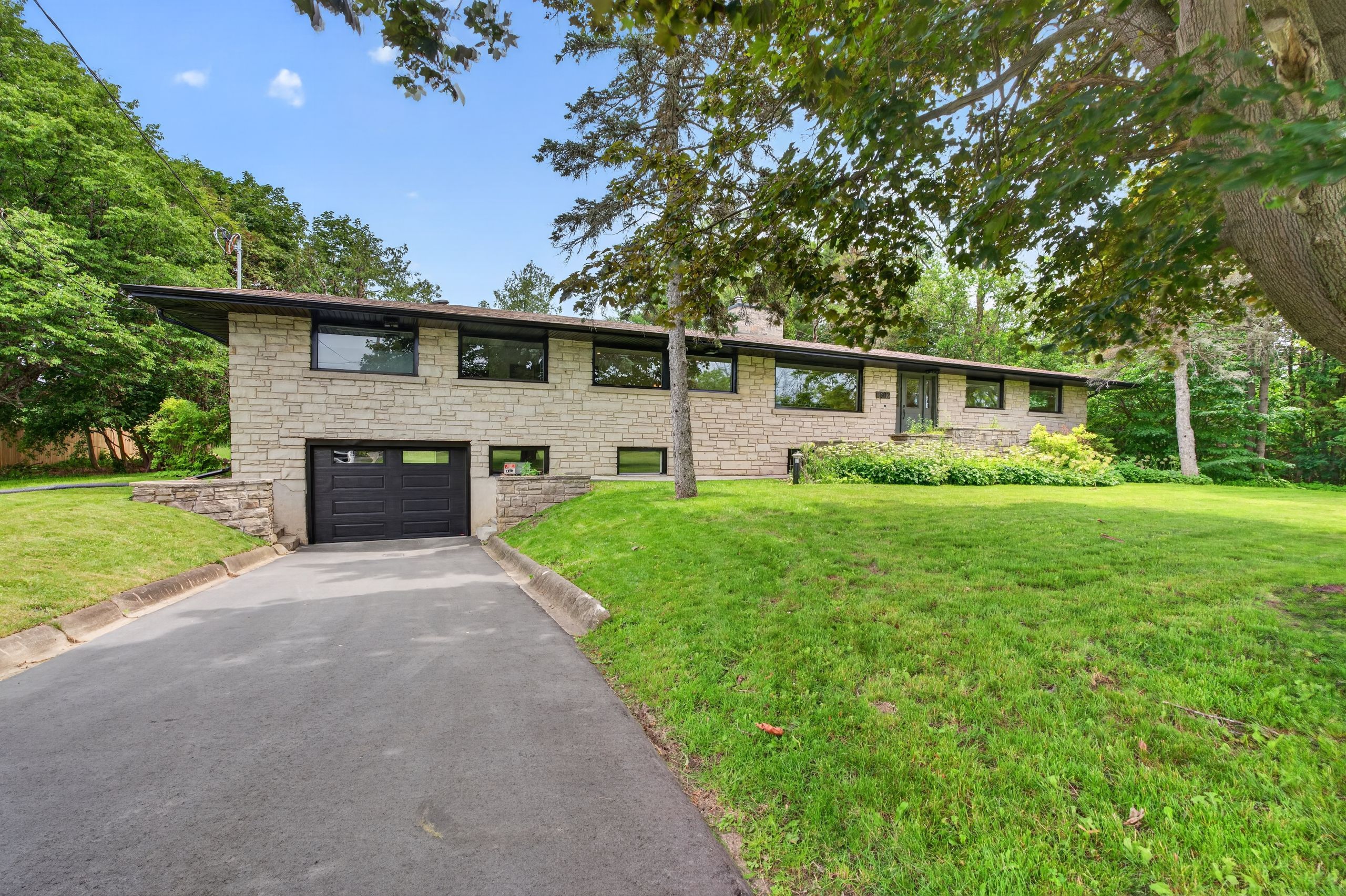 1802 Sydenham Road, Kingston, On K7l 4v4