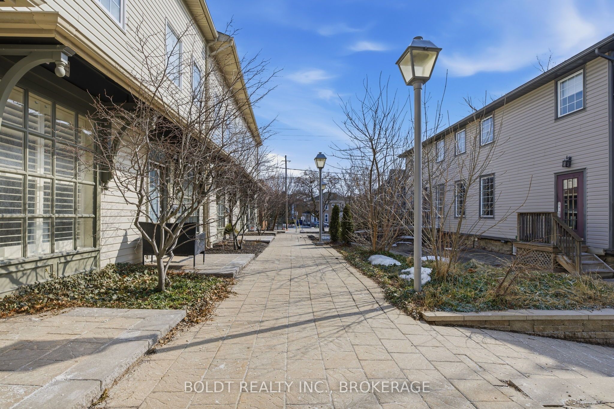49 Ontario Street 8, Grimsby, On L3m 3h2