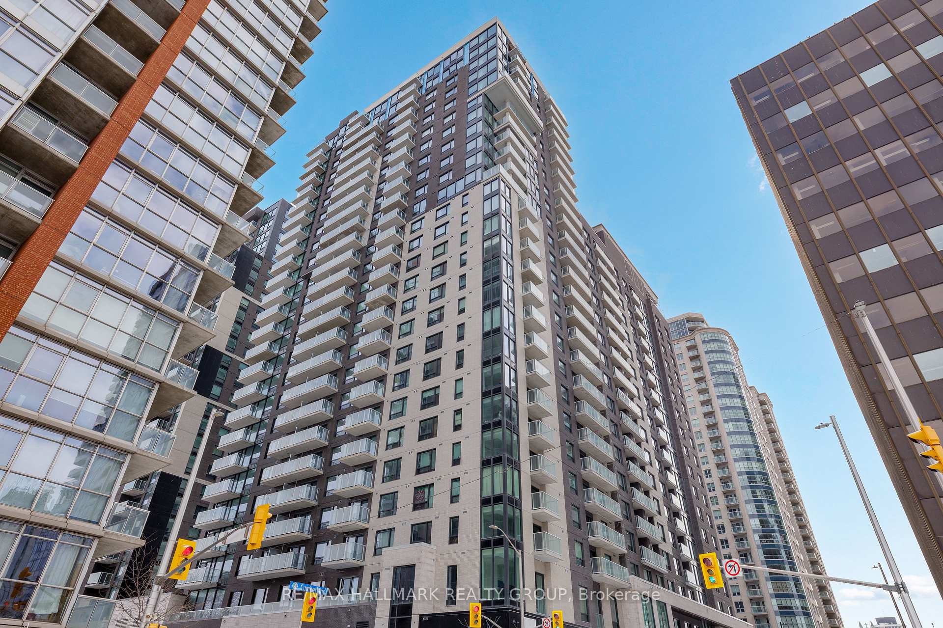 340 Queen Street 906, Ottawa Centre, On K1r 0g1