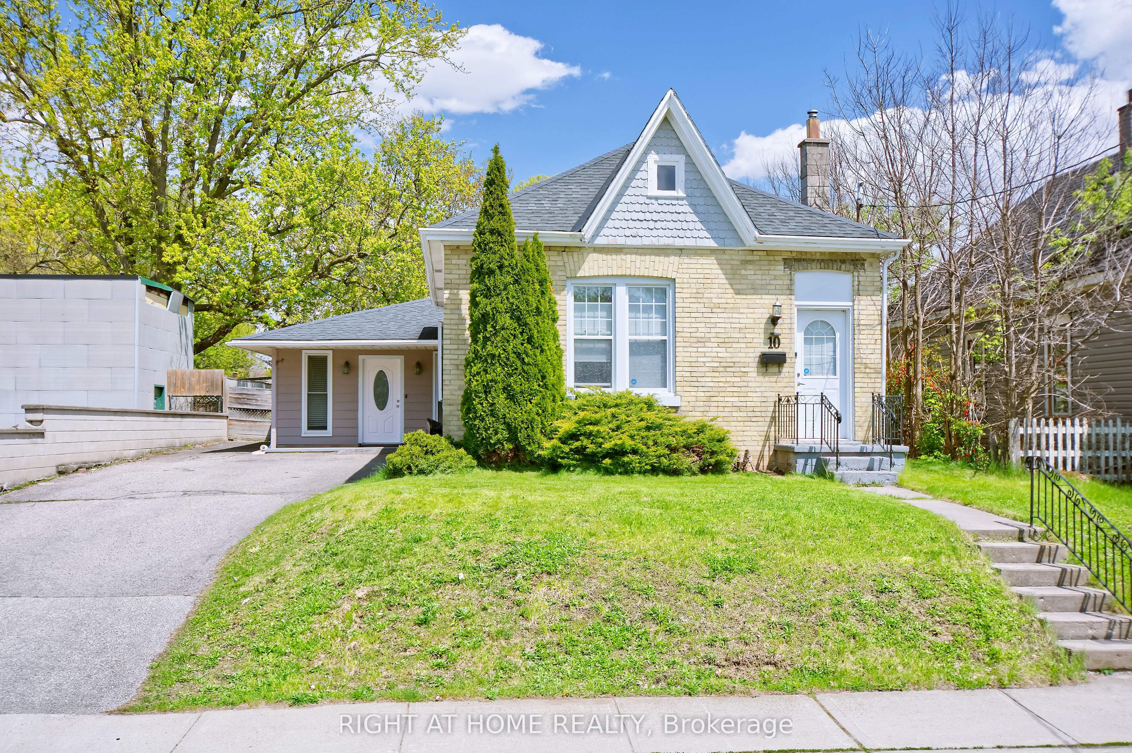 10 Pegler Street, London East, On N5z 2b5