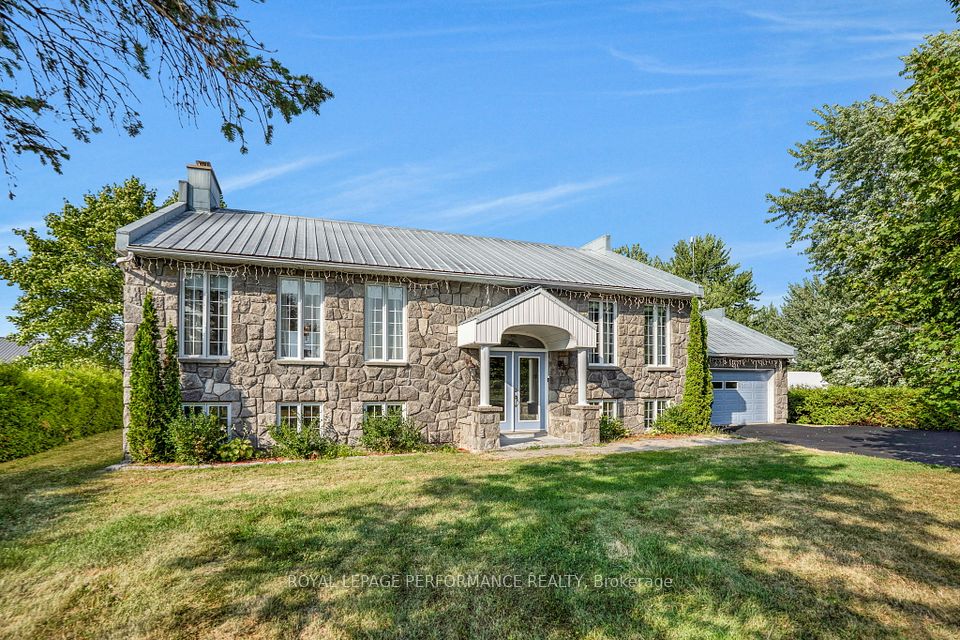 123 Ch Du Domaine Road, Alfred And Plantagenet, On K0b 1j0