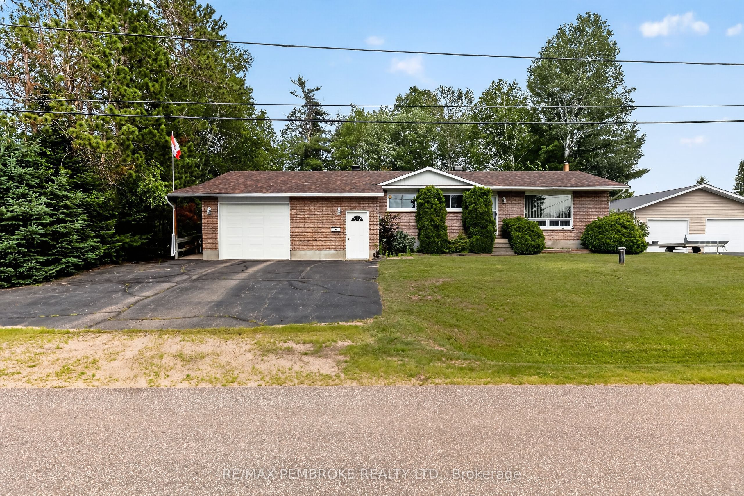7 Martin Street, Laurentian Hills, On K0j 1j0