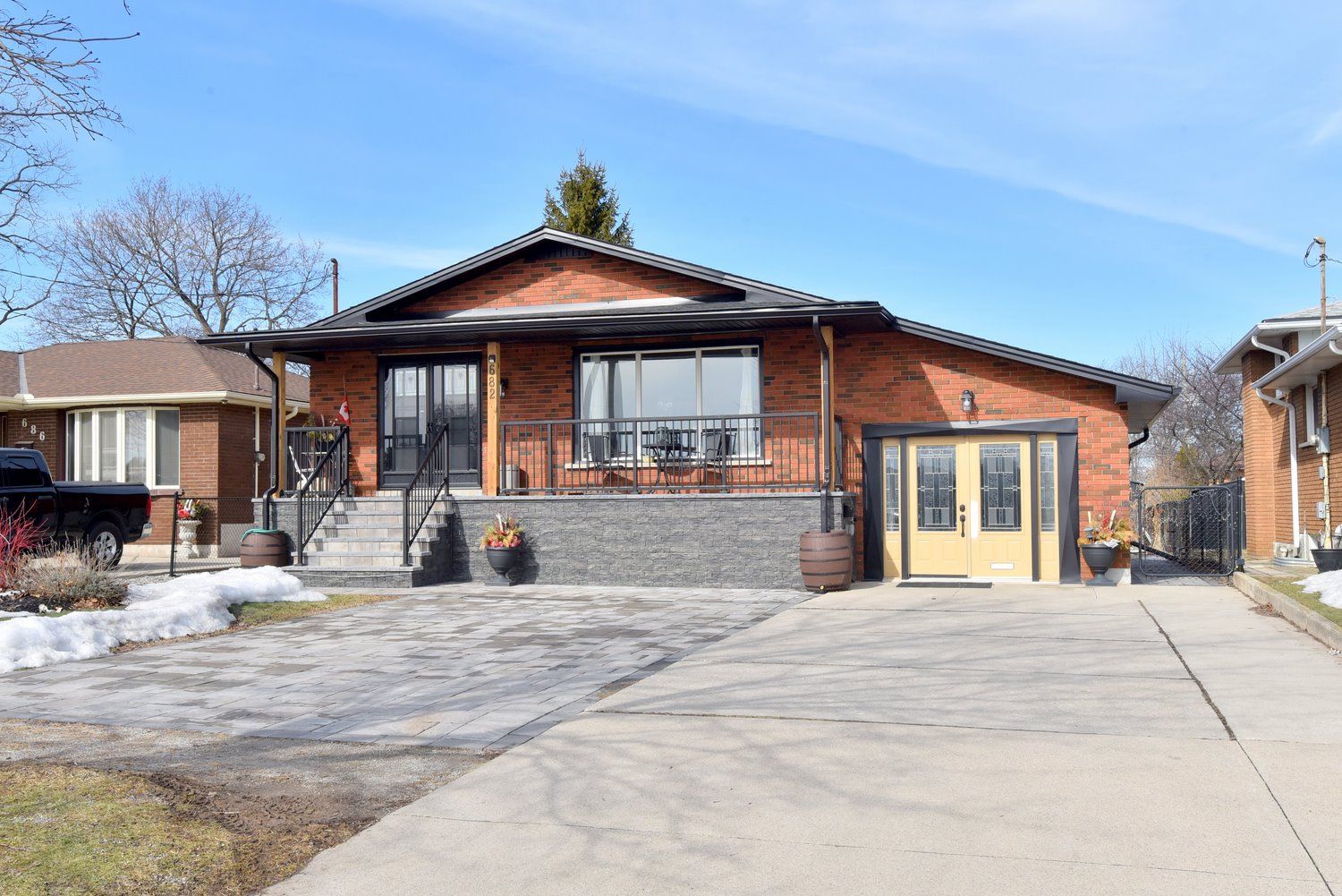 682 Mohawk Road W, Hamilton, On L9c 1x8