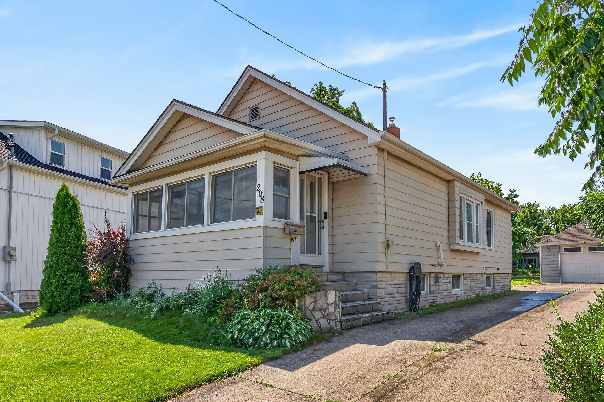 208 Carlton Street, St. Catharines, On L2r 1s6