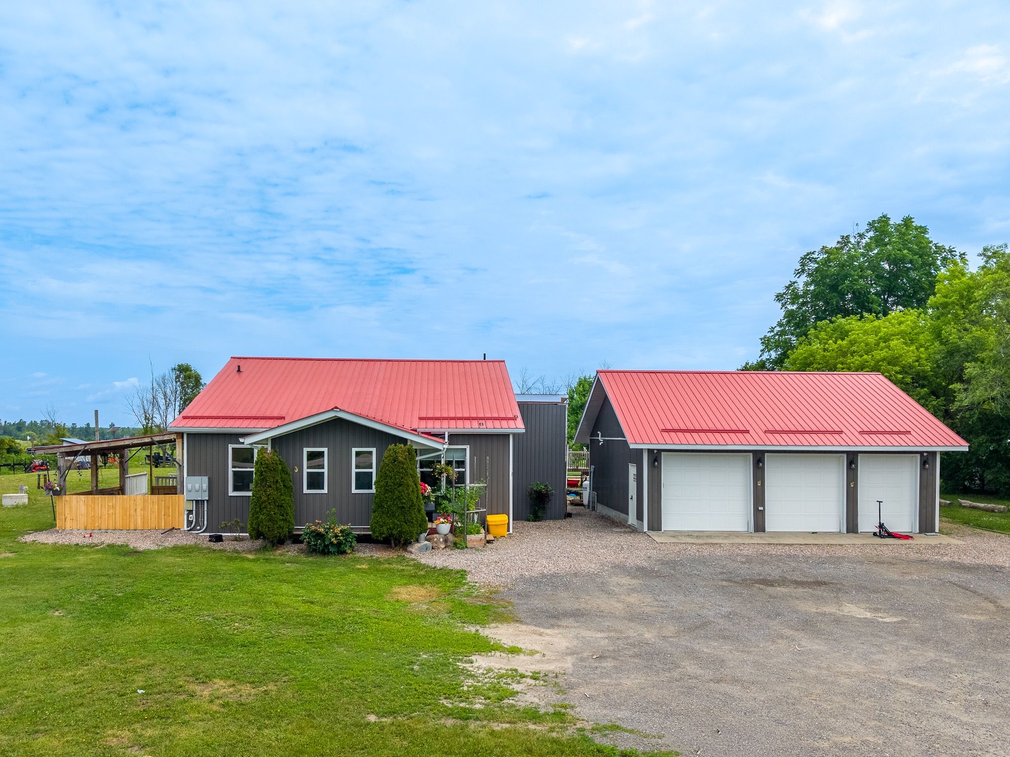 1890 Queensline Road, Whitewater Region, On K0j 1v0
