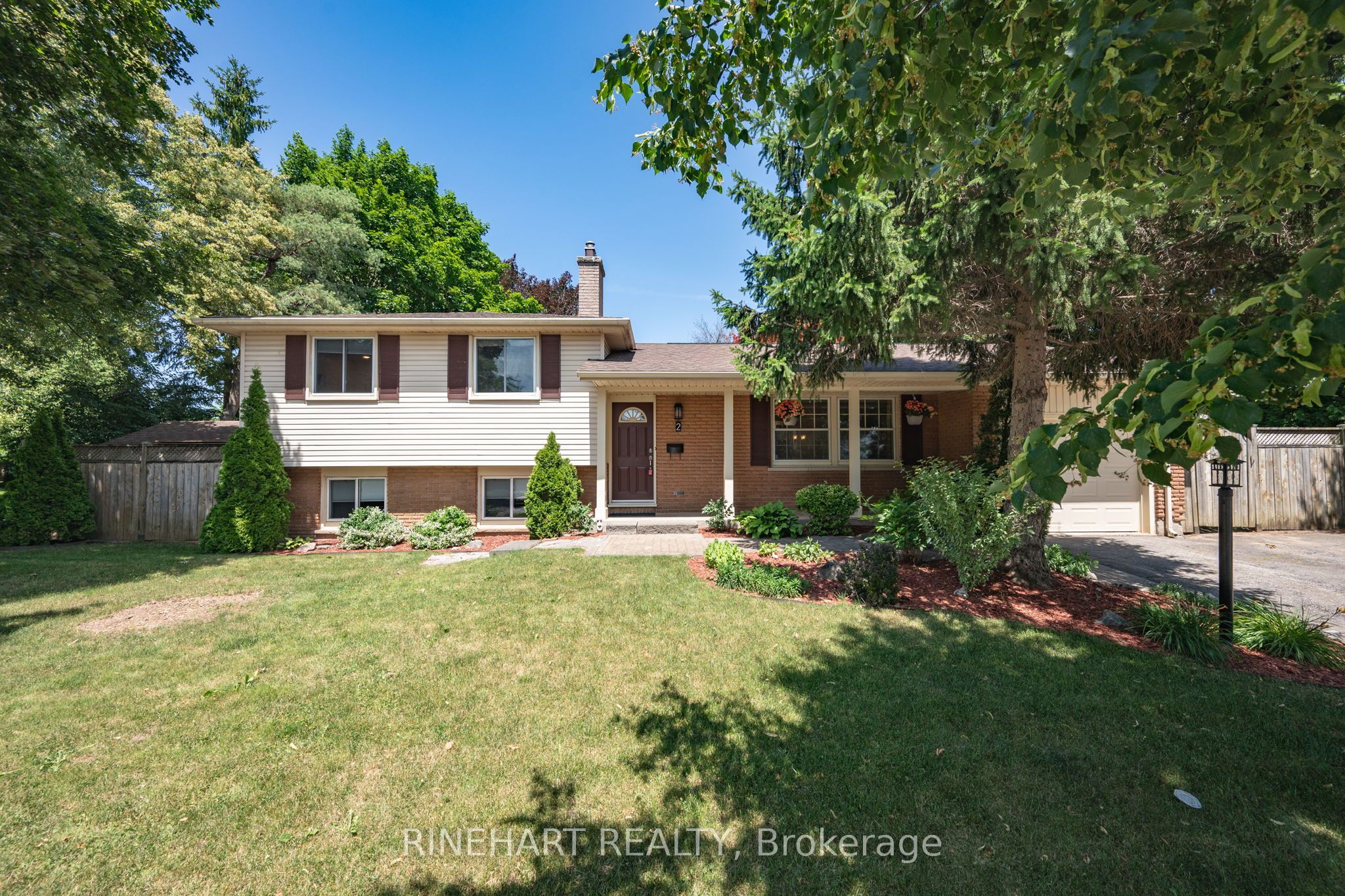 2 Lloyd Manor Crescent, London North, On N6h 3z3