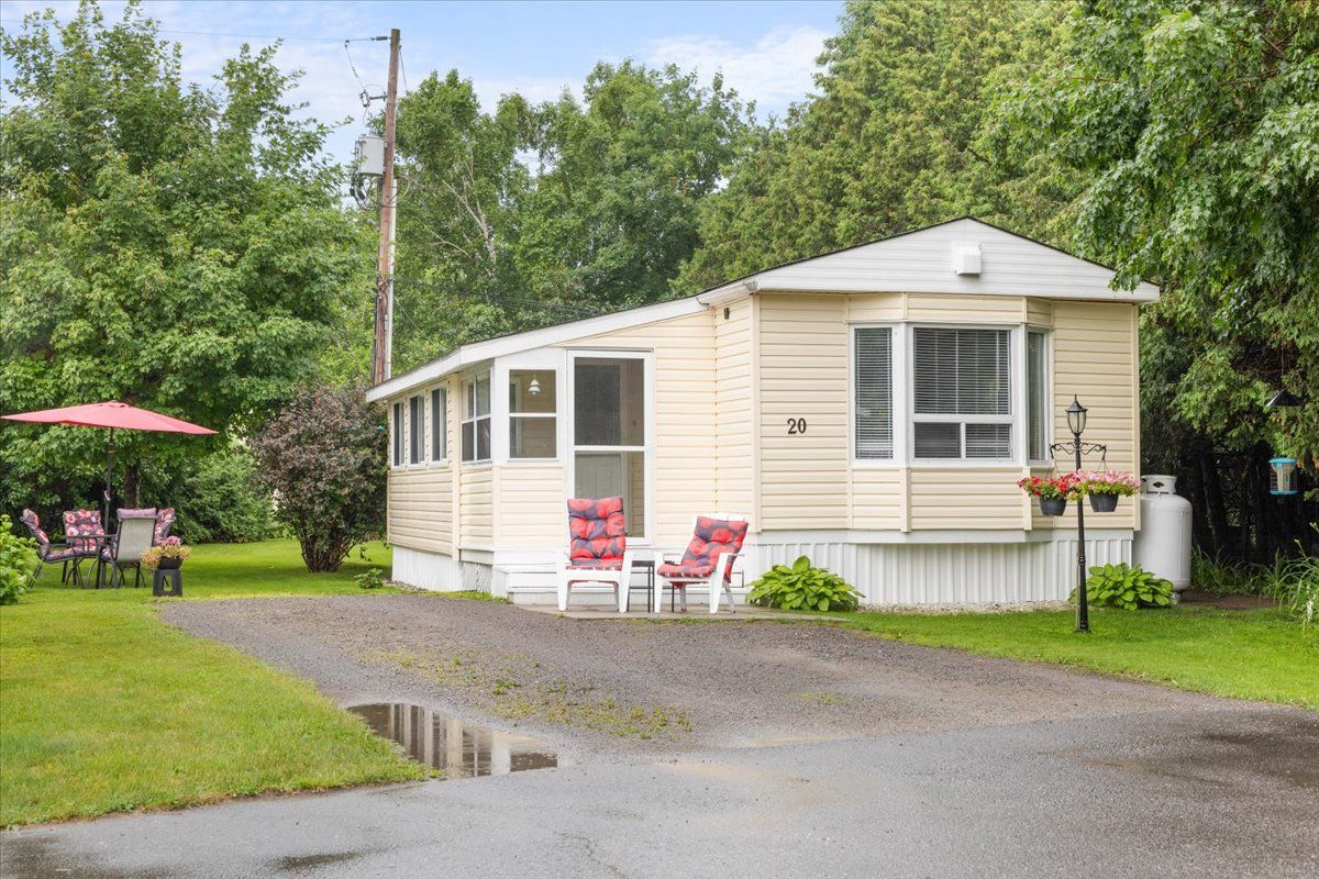 20 Pinewood Avenue, Beckwith, On K7c 3p1