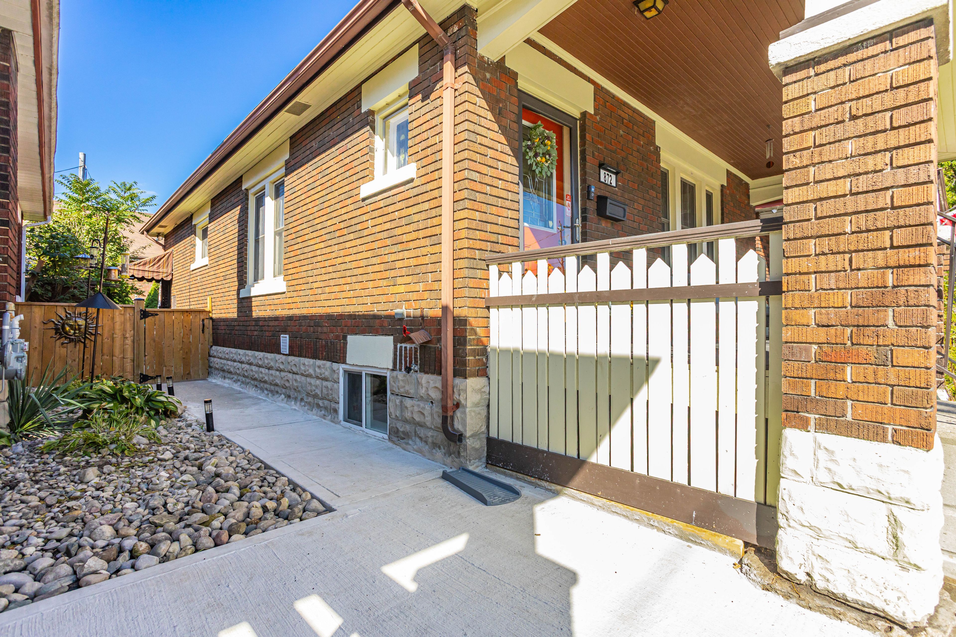 872 Lovett Street, London East, On N5z 1n5