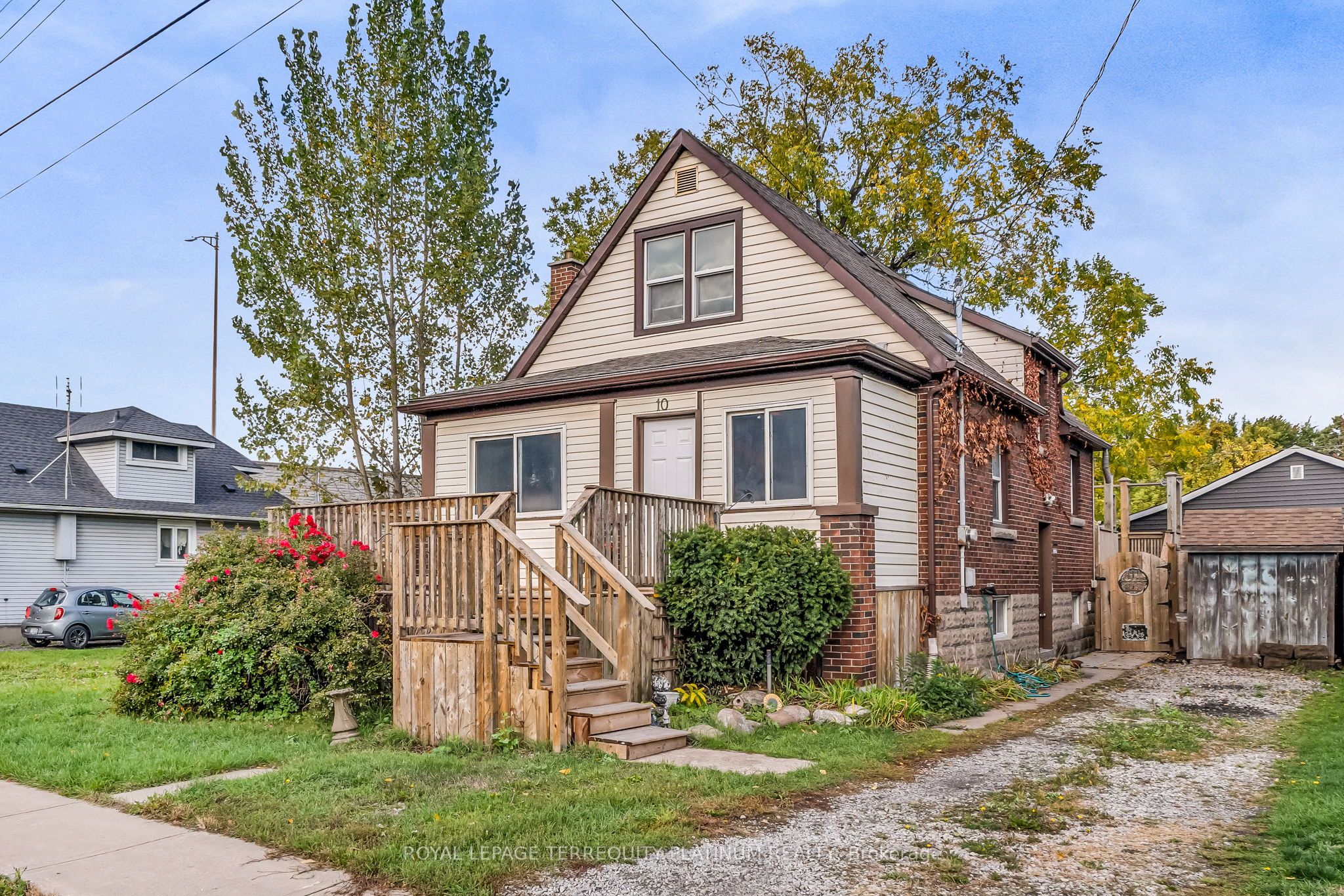 10 Locarno Avenue, Hamilton, On L8h 7h3