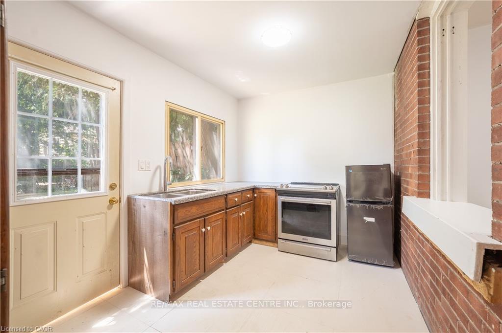1274 Barton Street E, Hamilton, On L8h 2w1