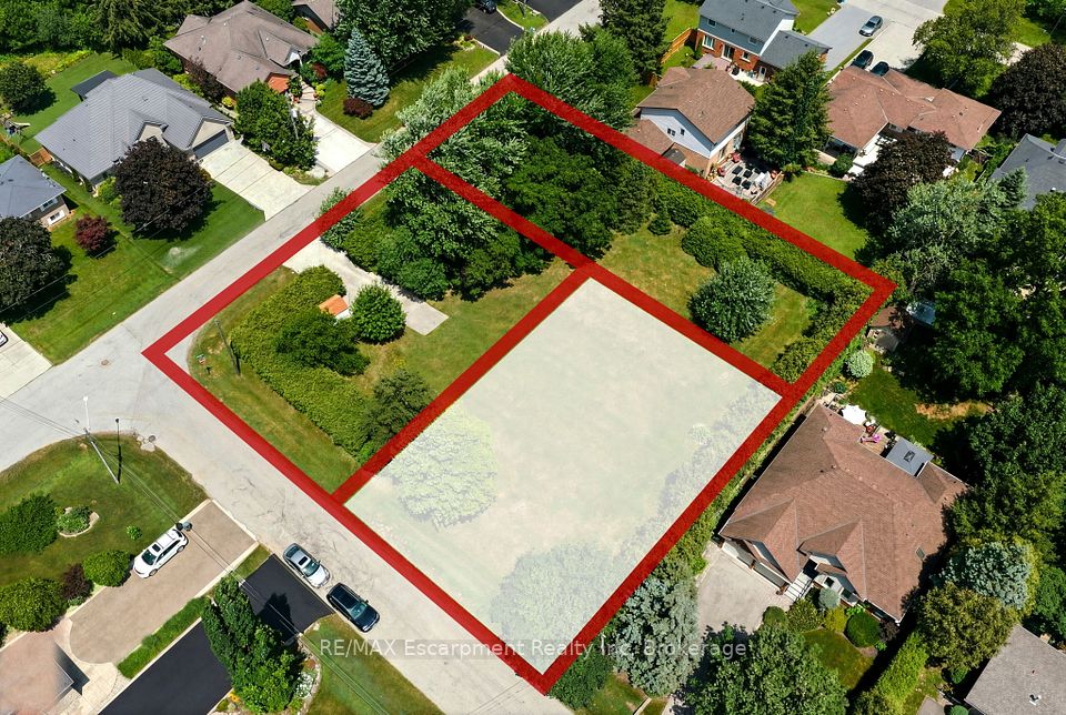 8 Northlawn Avenue, Hamilton, On L0r 2h0