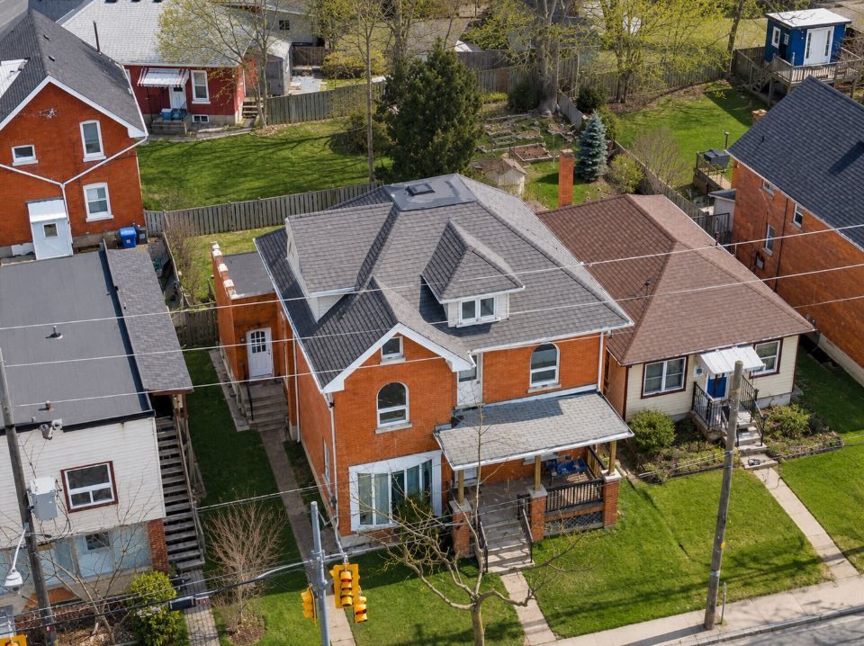219 Erie Avenue, Brantford, On N3s 2h1