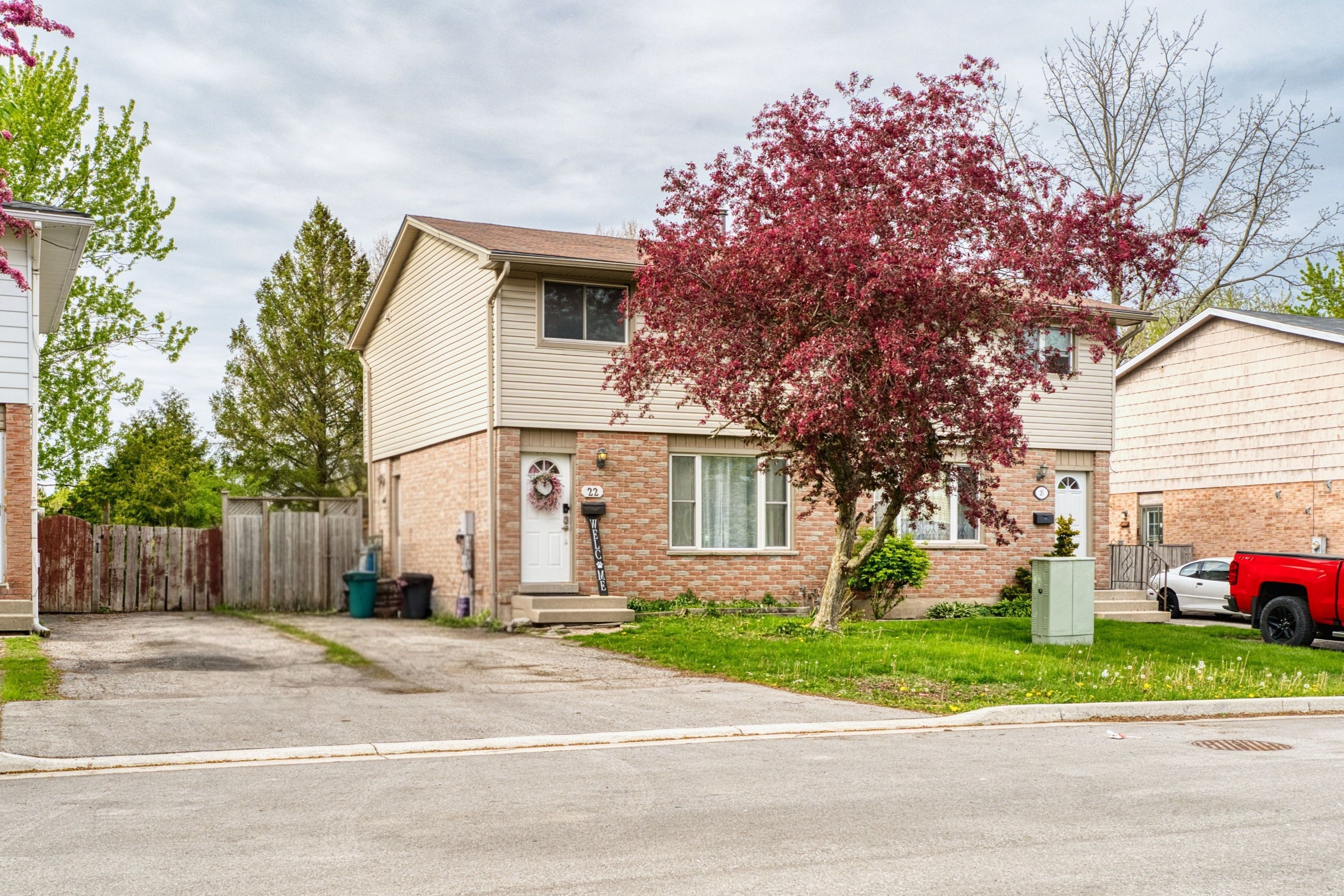 22 Denlaw Road, London North, On N6g 3l4