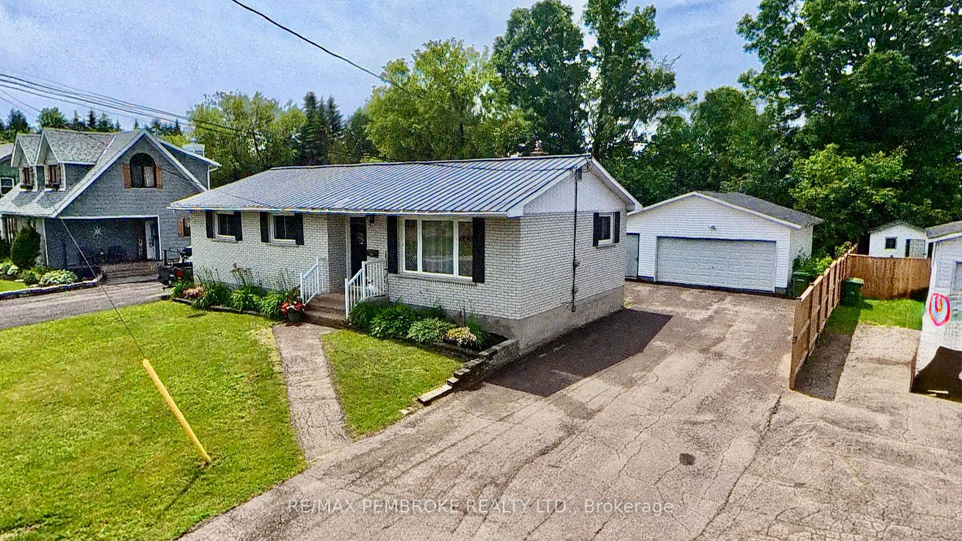 23 Doran Road, Petawawa, On K8h 1p8