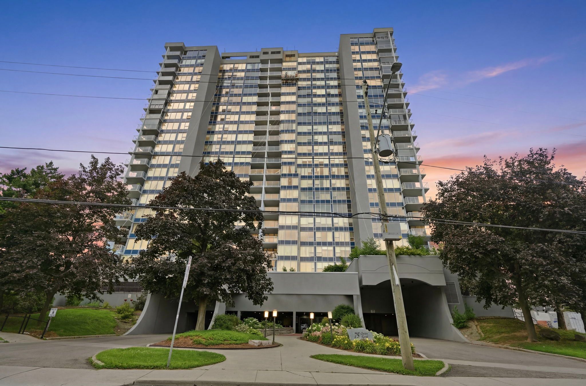 75 Queen Street N 1702, Hamilton, On L8r 3j3