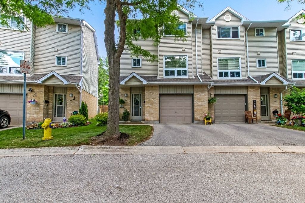 1990 Wavell Street 12, London East, On N5v 4n5
