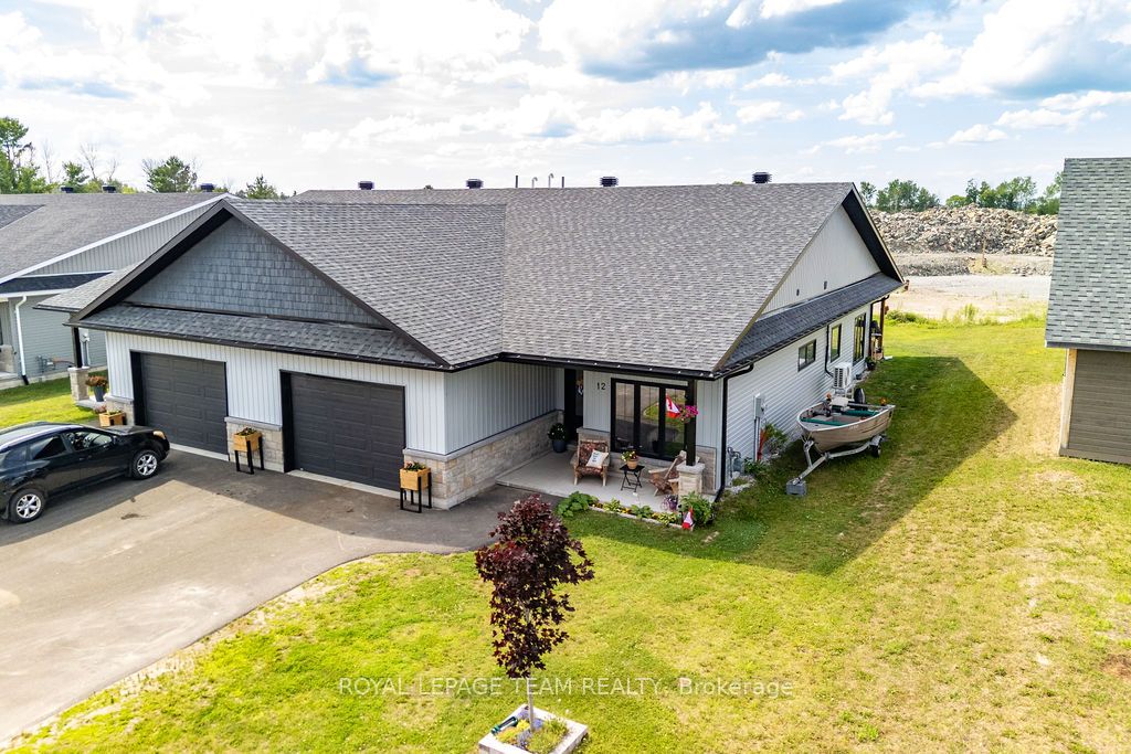 12 Bamagillia Street E, Whitewater Region, On K0j 1k0