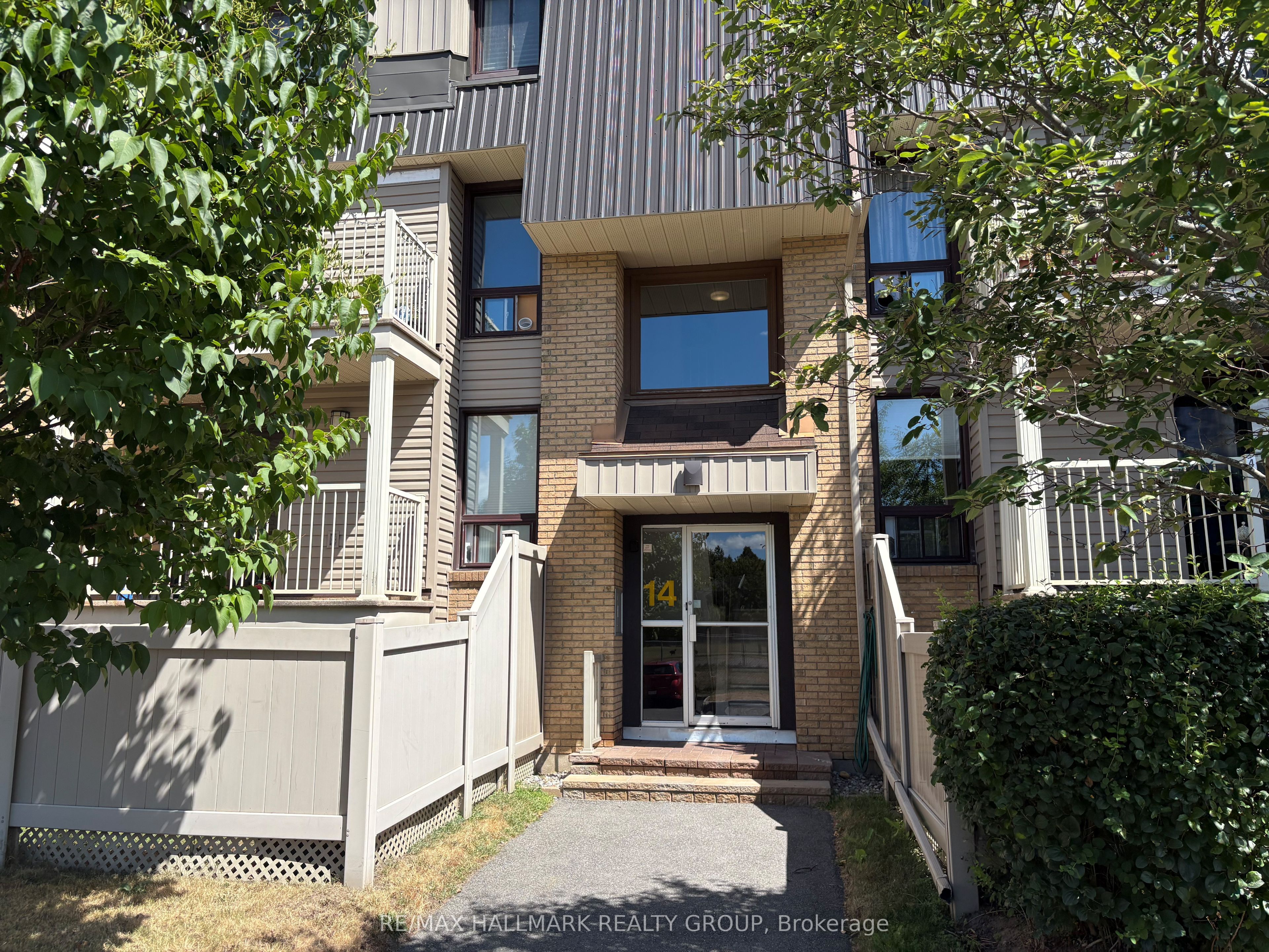 14 Sweetbriar Circle 4, Barrhaven, On K2j 2k4