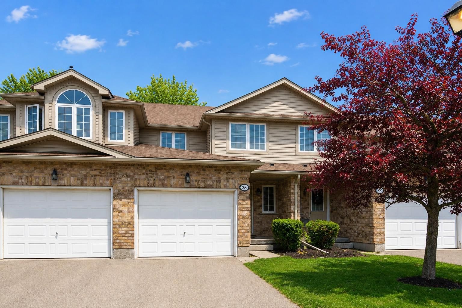 210 Dawn Avenue 38, Guelph, On N1g 5l5
