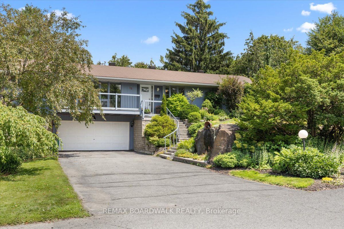 15 Selwyn Crescent, Kanata, On K2k 1n9