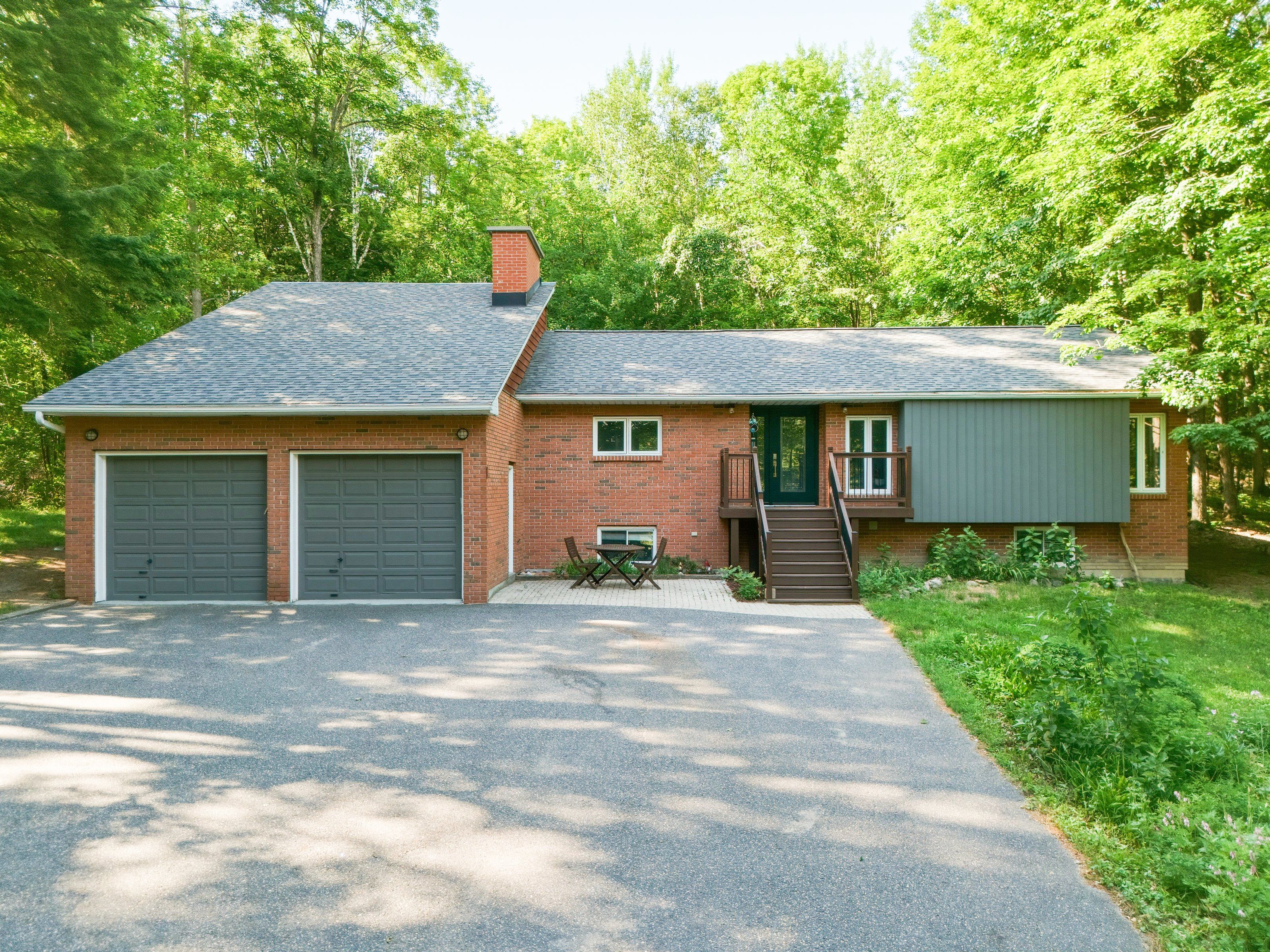 1060 Golden Beach Road, Bracebridge, On P1l 1w8
