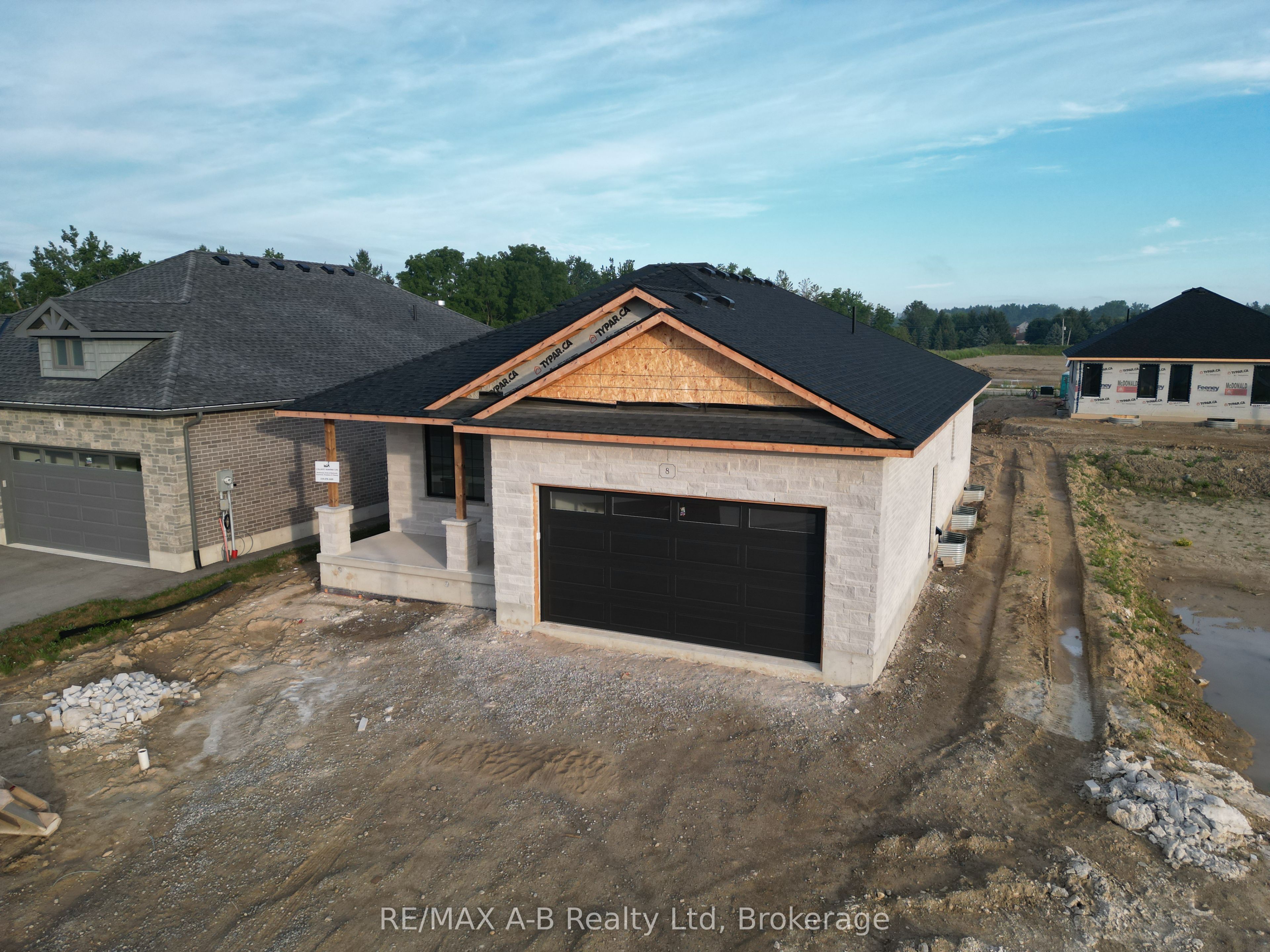 8 Orchard Drive, Stratford, On N5a 0l1
