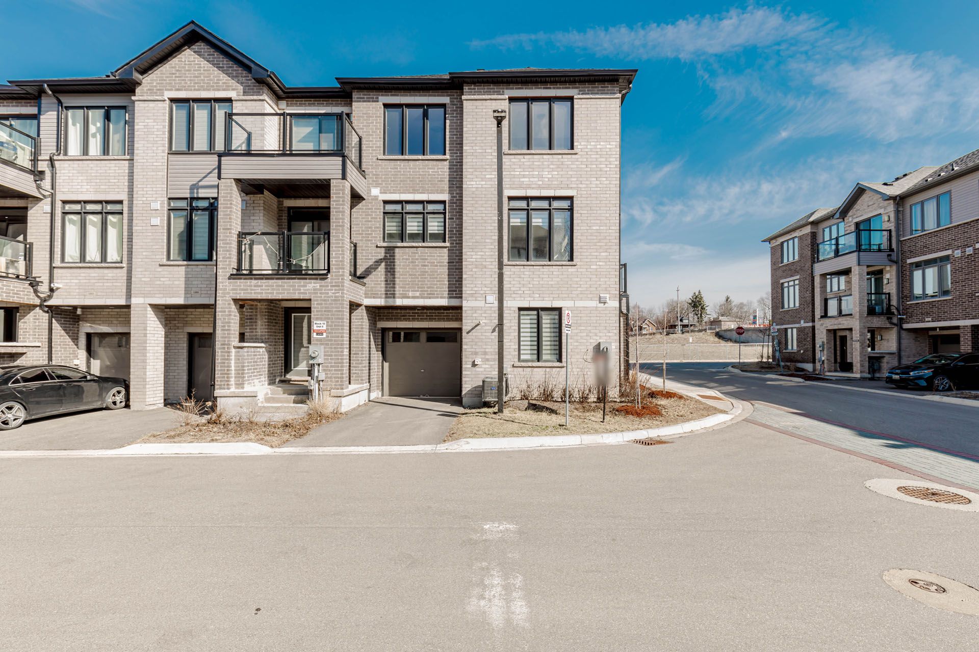 585 Colborne Street 1007, Brantford, On N3s 0k4