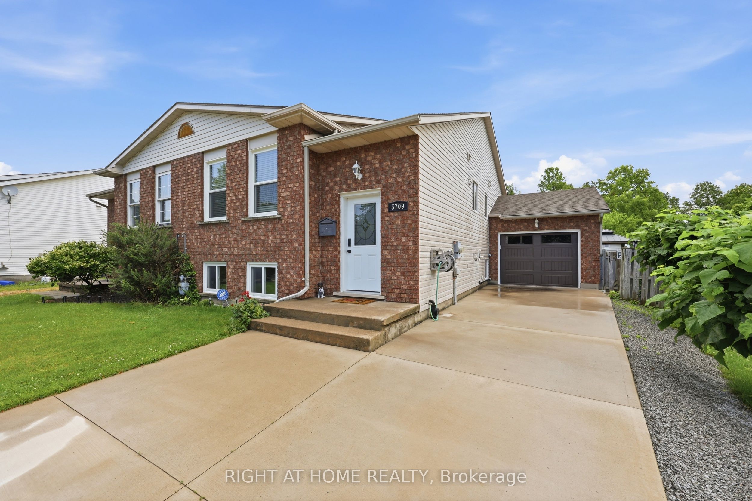 5709 Deerbrook Street, Niagara Falls, On L2g 7v6