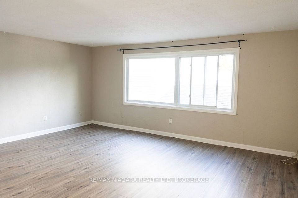 27 Main Street 2, St. Catharines, On L2n 4t6