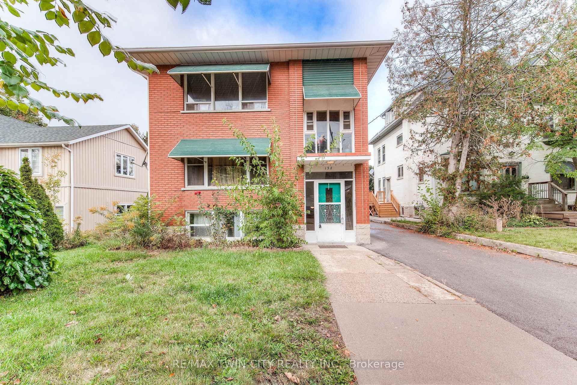 132 Allen Street E 1, Waterloo, On N2j 1j4