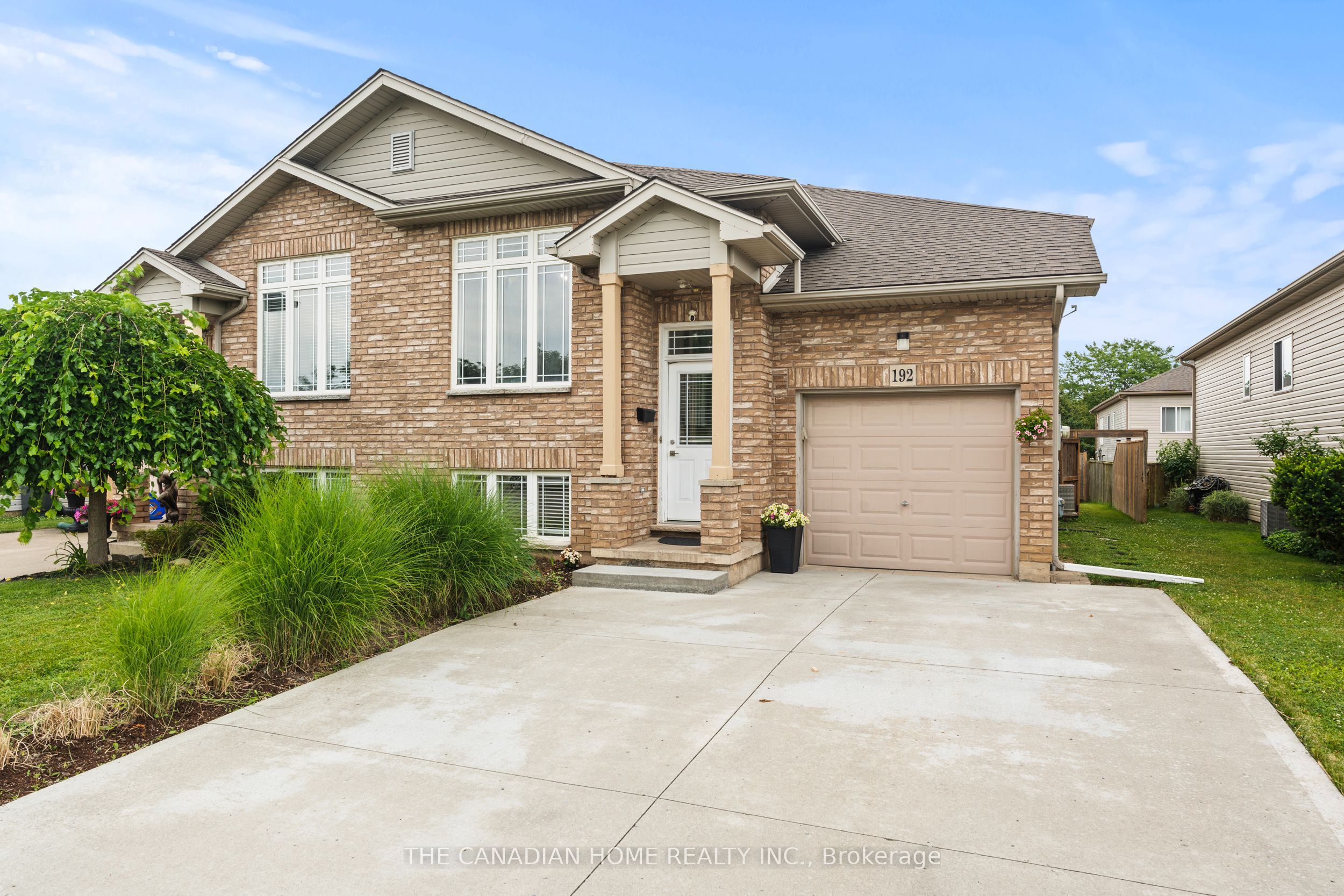 192 Oakcrest Avenue E, Welland, On L3c 7k3