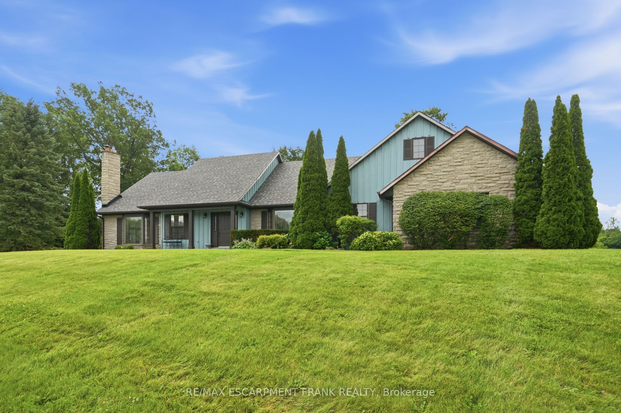 1046 Book Road W, Hamilton, On L9g 3l1